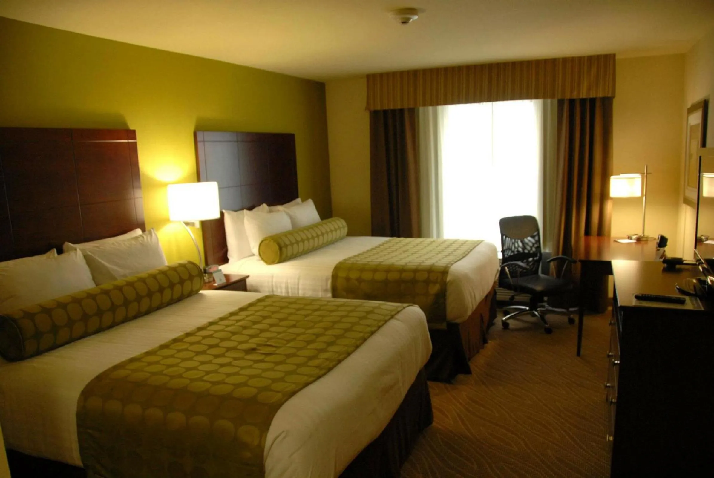 Bed in Comfort Inn & Suites Marquette - Prairie du Chien