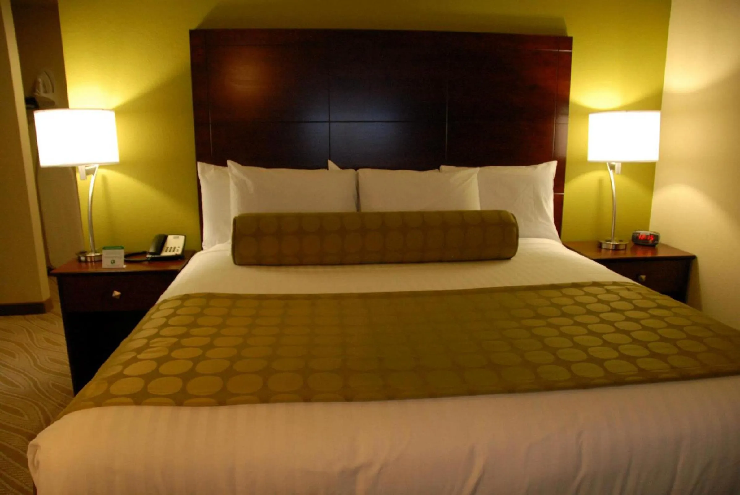Bed in Comfort Inn & Suites Marquette - Prairie du Chien