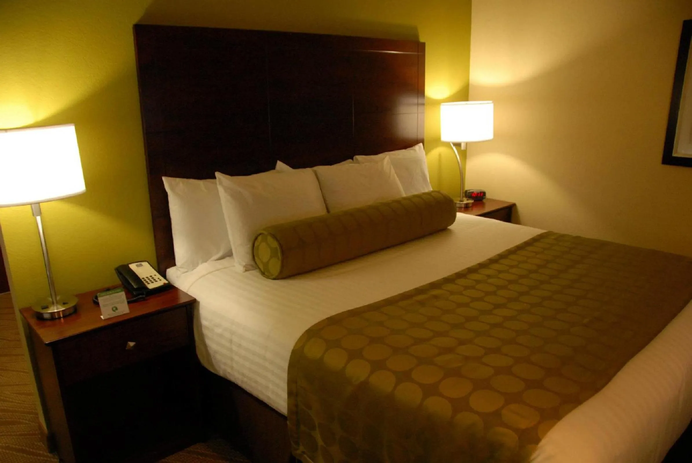 Bed in Comfort Inn & Suites Marquette - Prairie du Chien