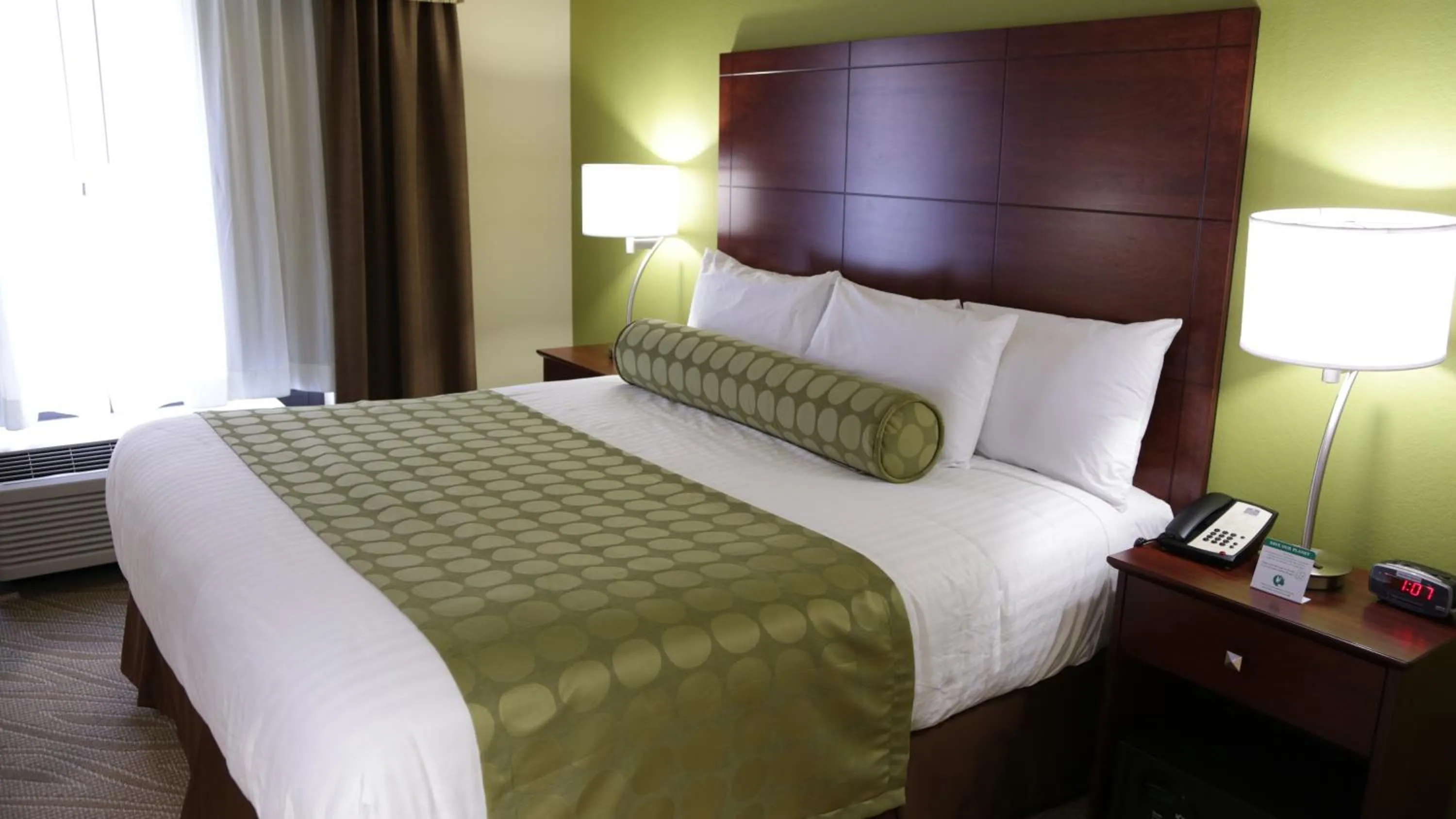 Bed in Comfort Inn & Suites Marquette - Prairie du Chien