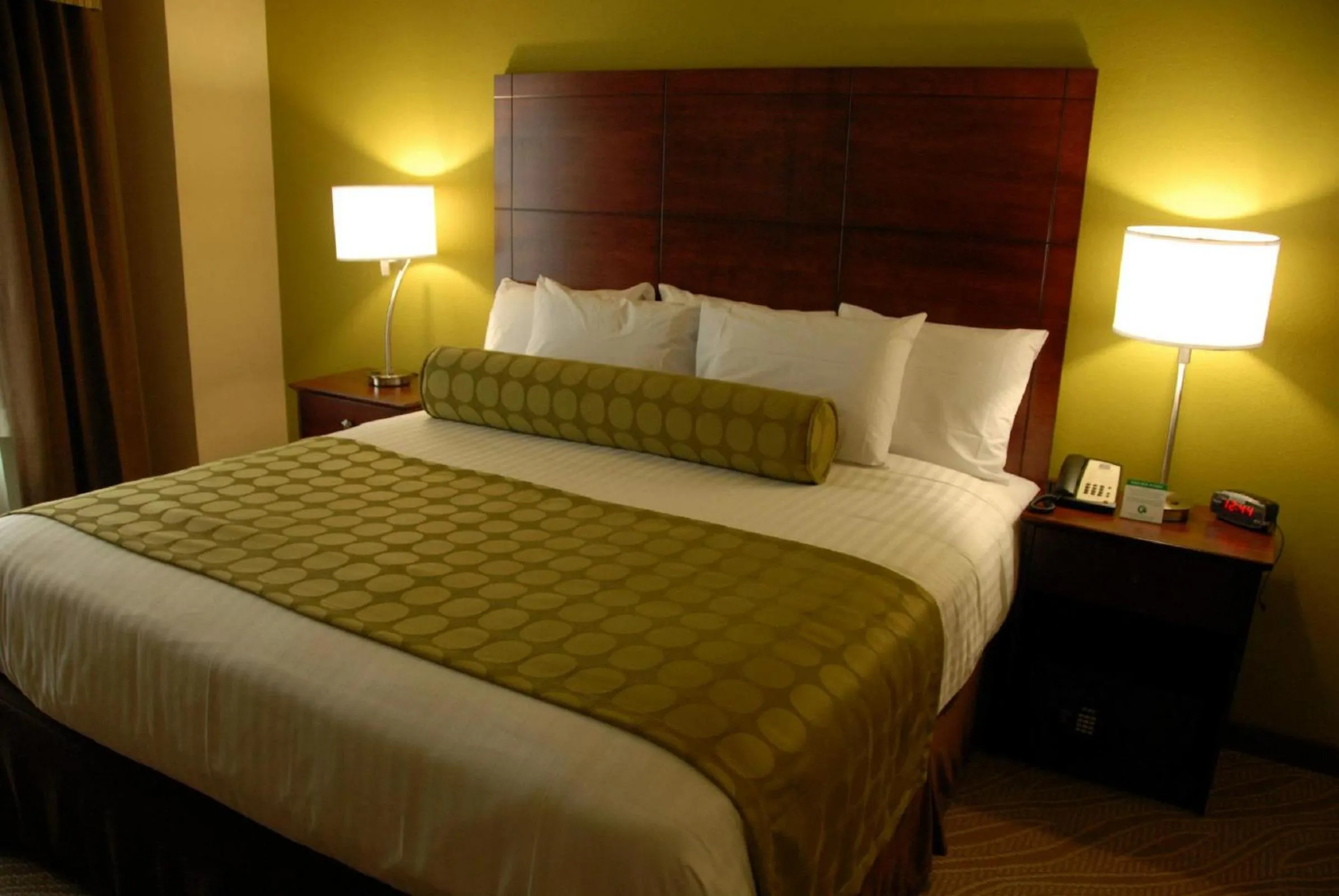 Bed in Comfort Inn & Suites Marquette - Prairie du Chien