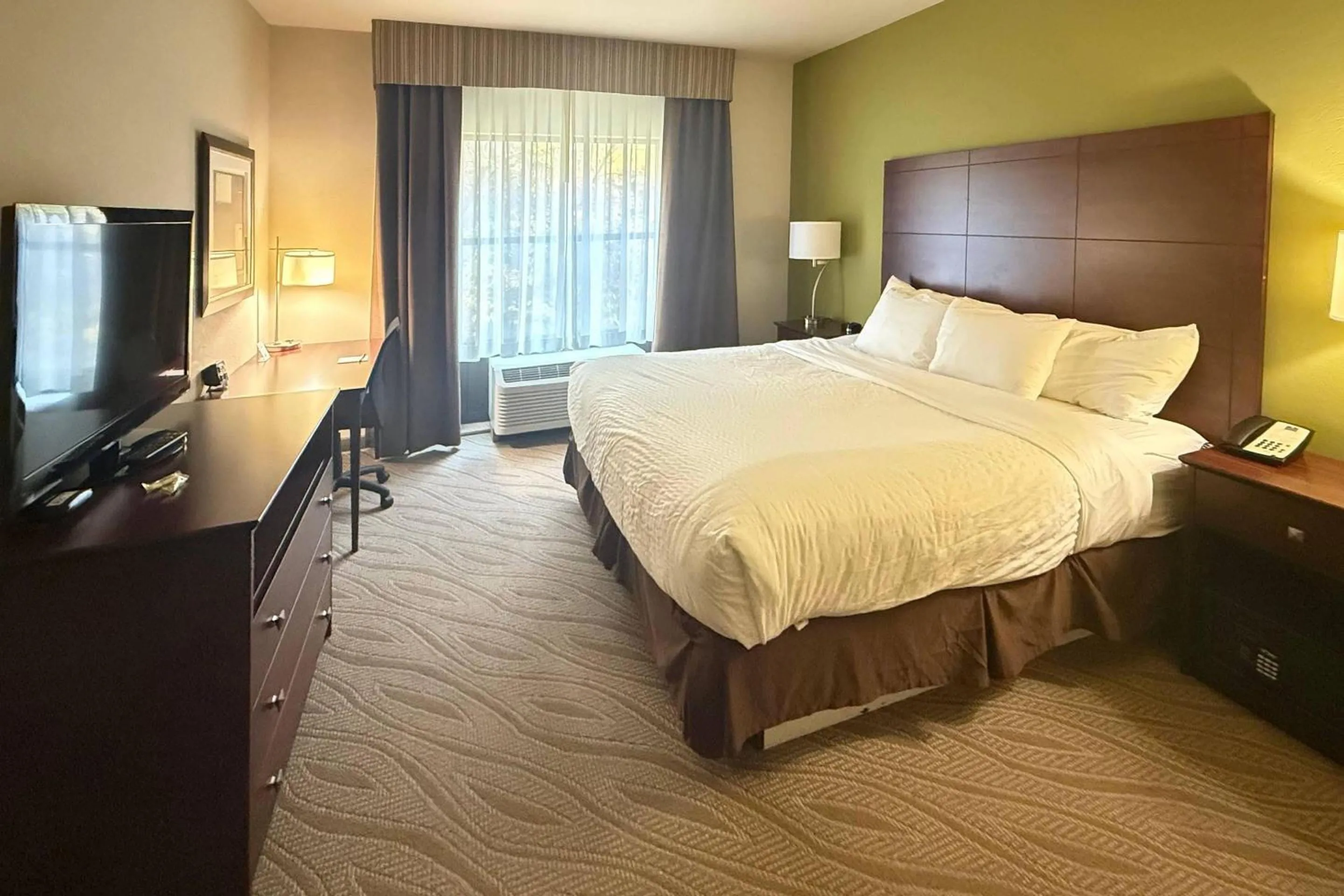 Bedroom, Bed in Comfort Inn & Suites Marquette - Prairie du Chien