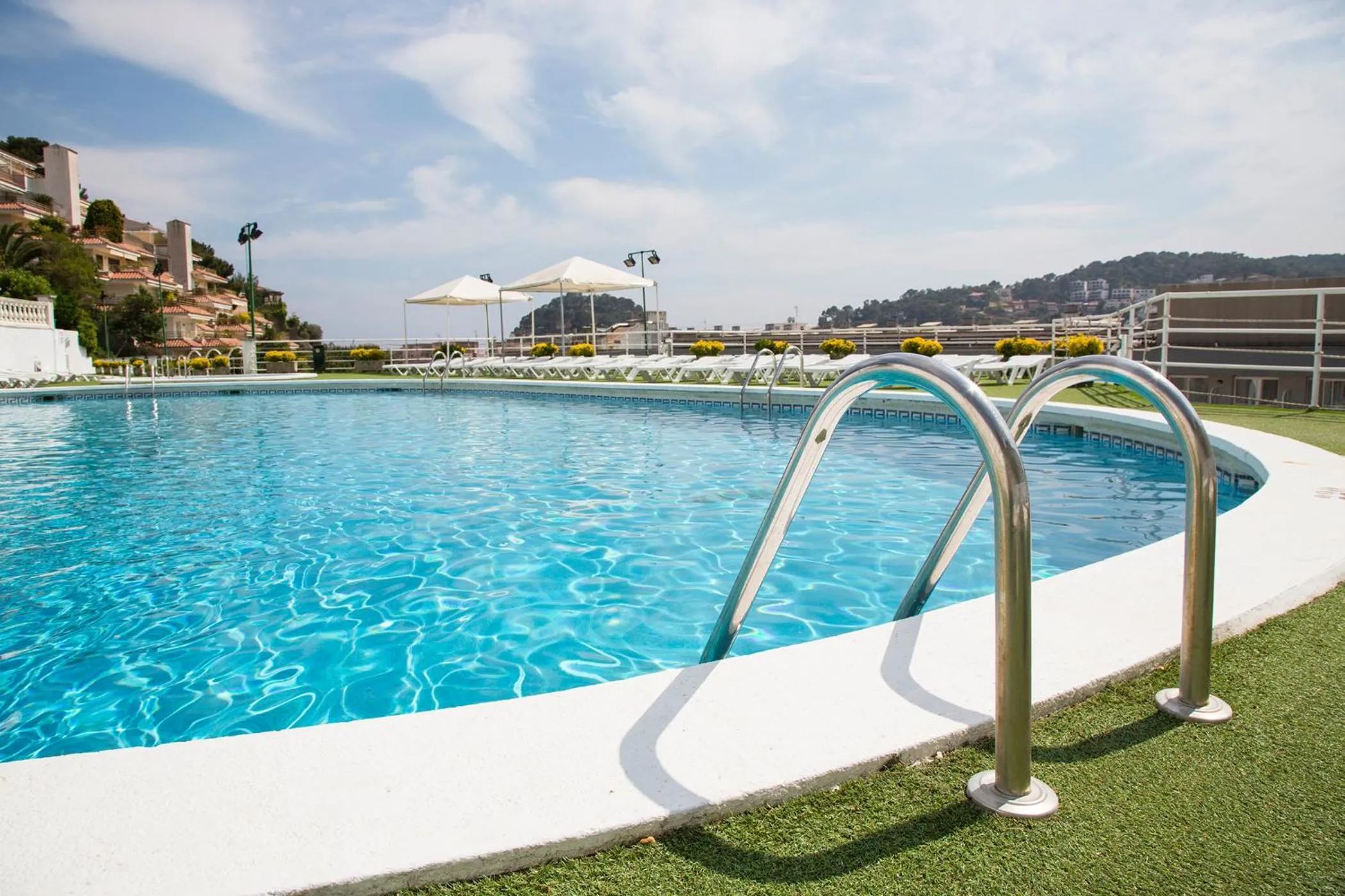 Swimming pool in Hotel - Bungalows Don Juan Tossa