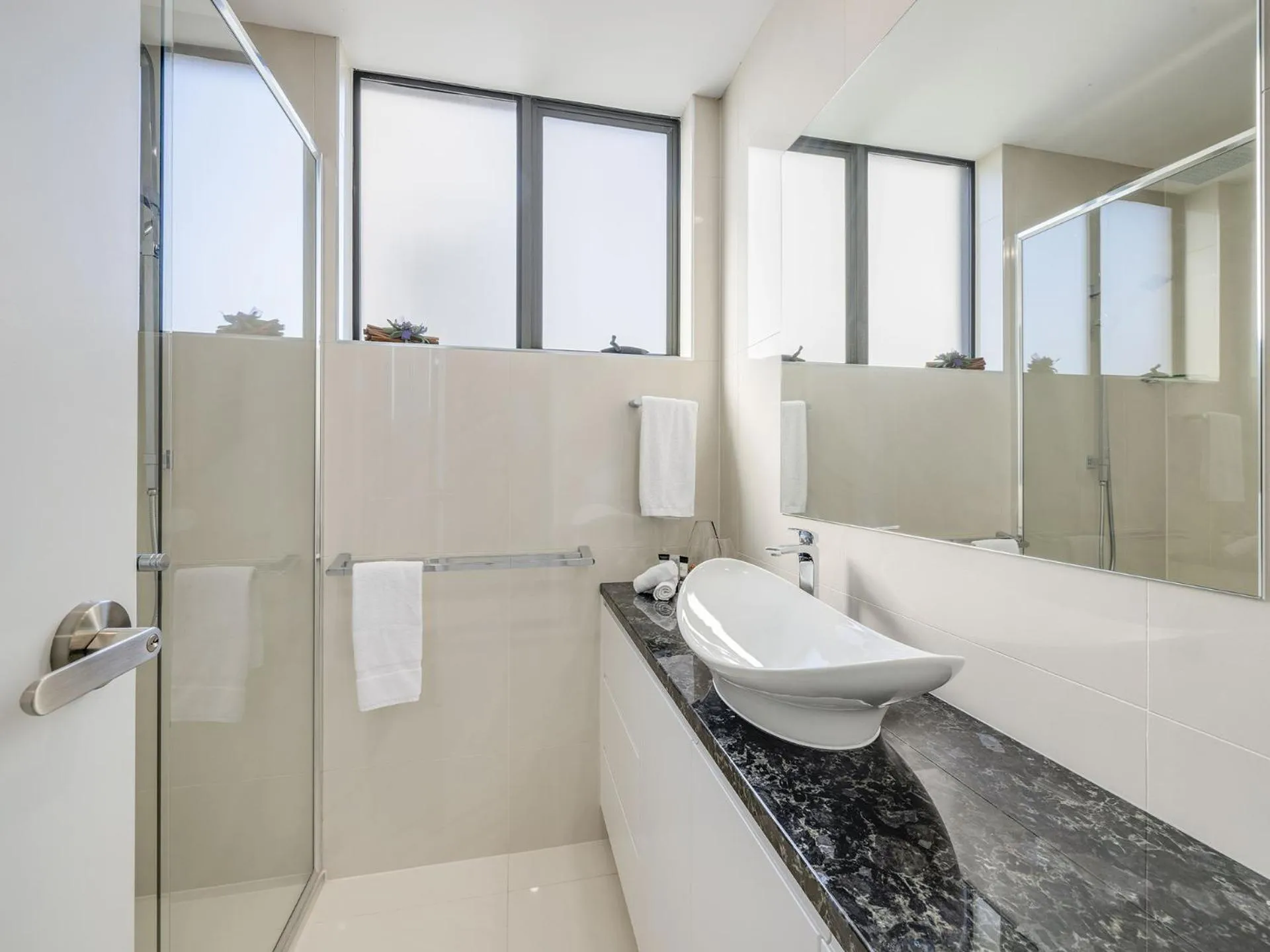 Bathroom in Meridian Alex Beach Apartments