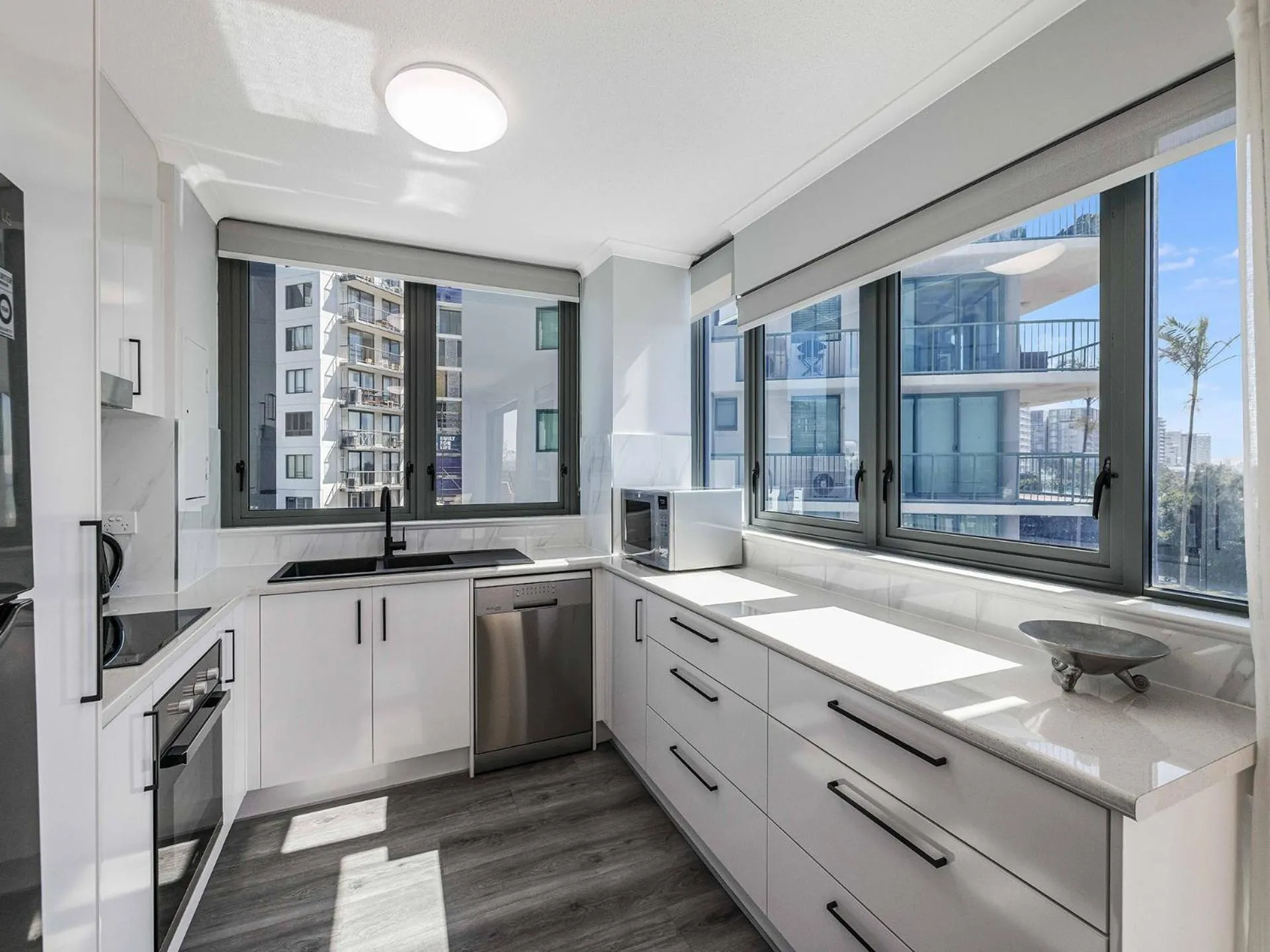 Kitchen or kitchenette in Meridian Alex Beach Apartments