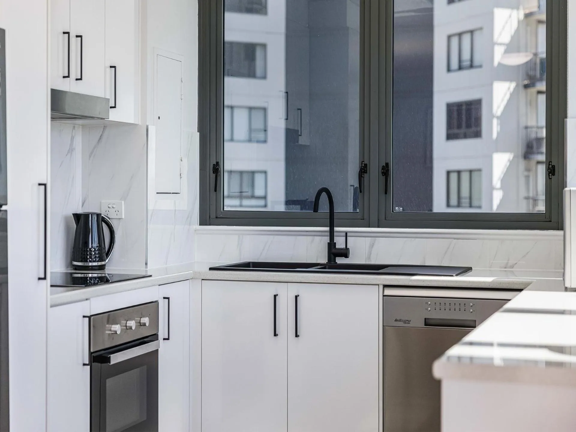 Kitchen or kitchenette in Meridian Alex Beach Apartments