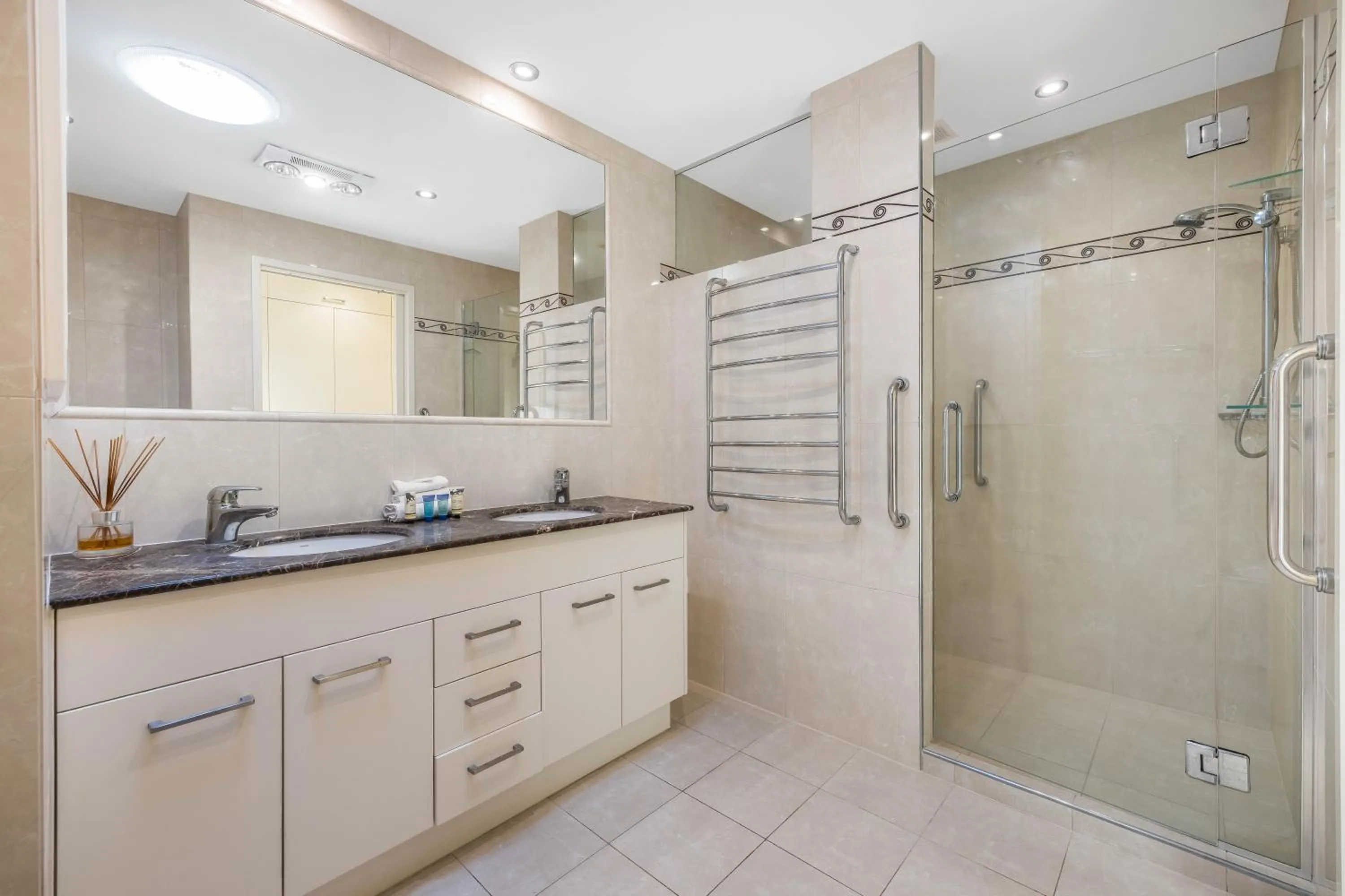 Bathroom in Meridian Alex Beach Apartments