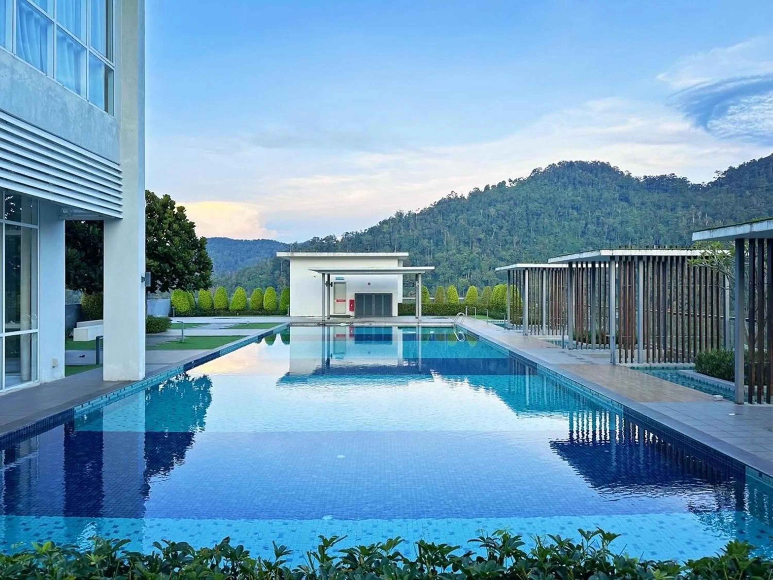 Swimming pool in Swiss-Garden Hotel & Residences, Genting Highlands