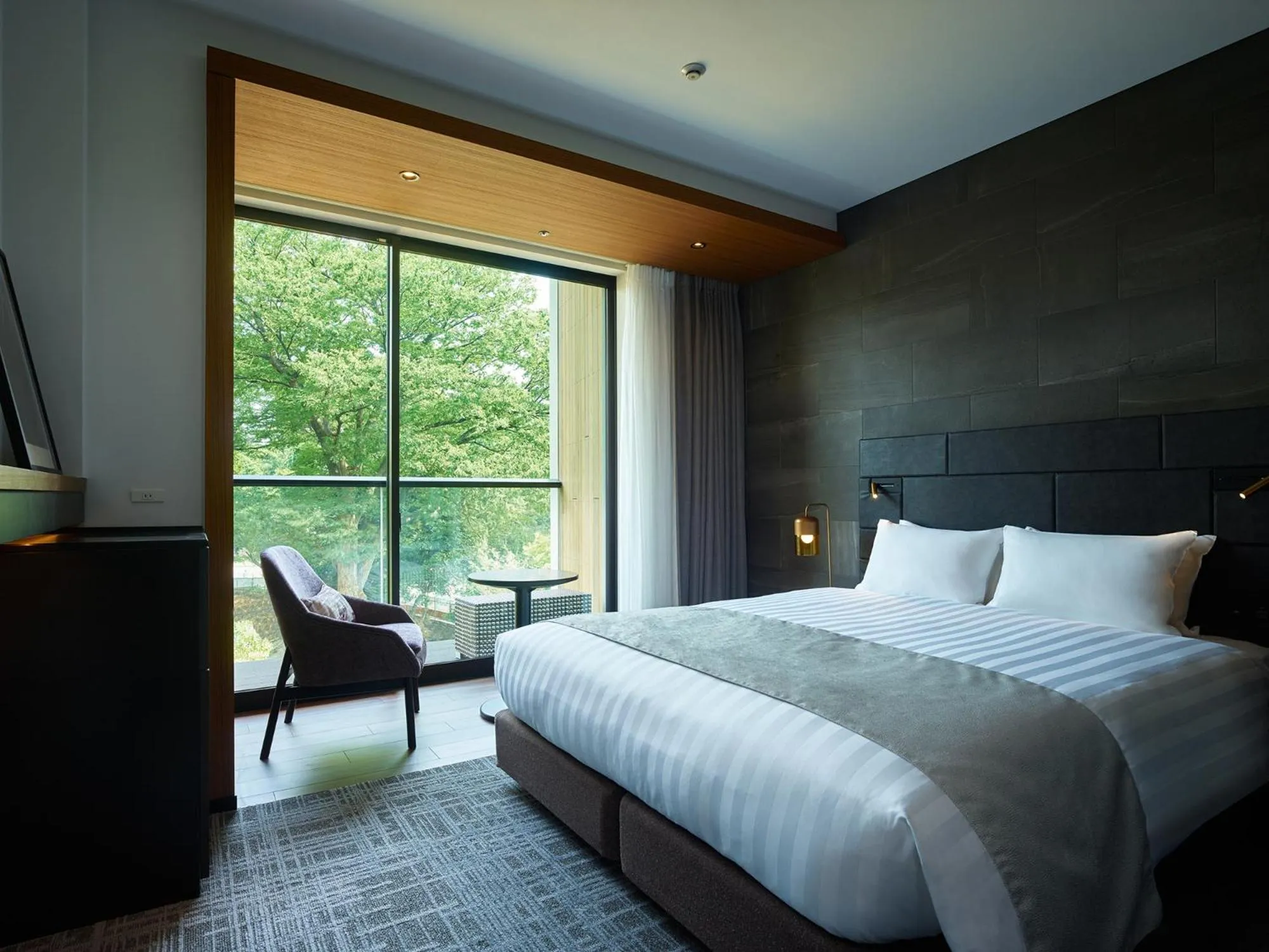 Moderate Queen (with balcony) in Mitsui Garden Hotel Jingugaien Tokyo Premier