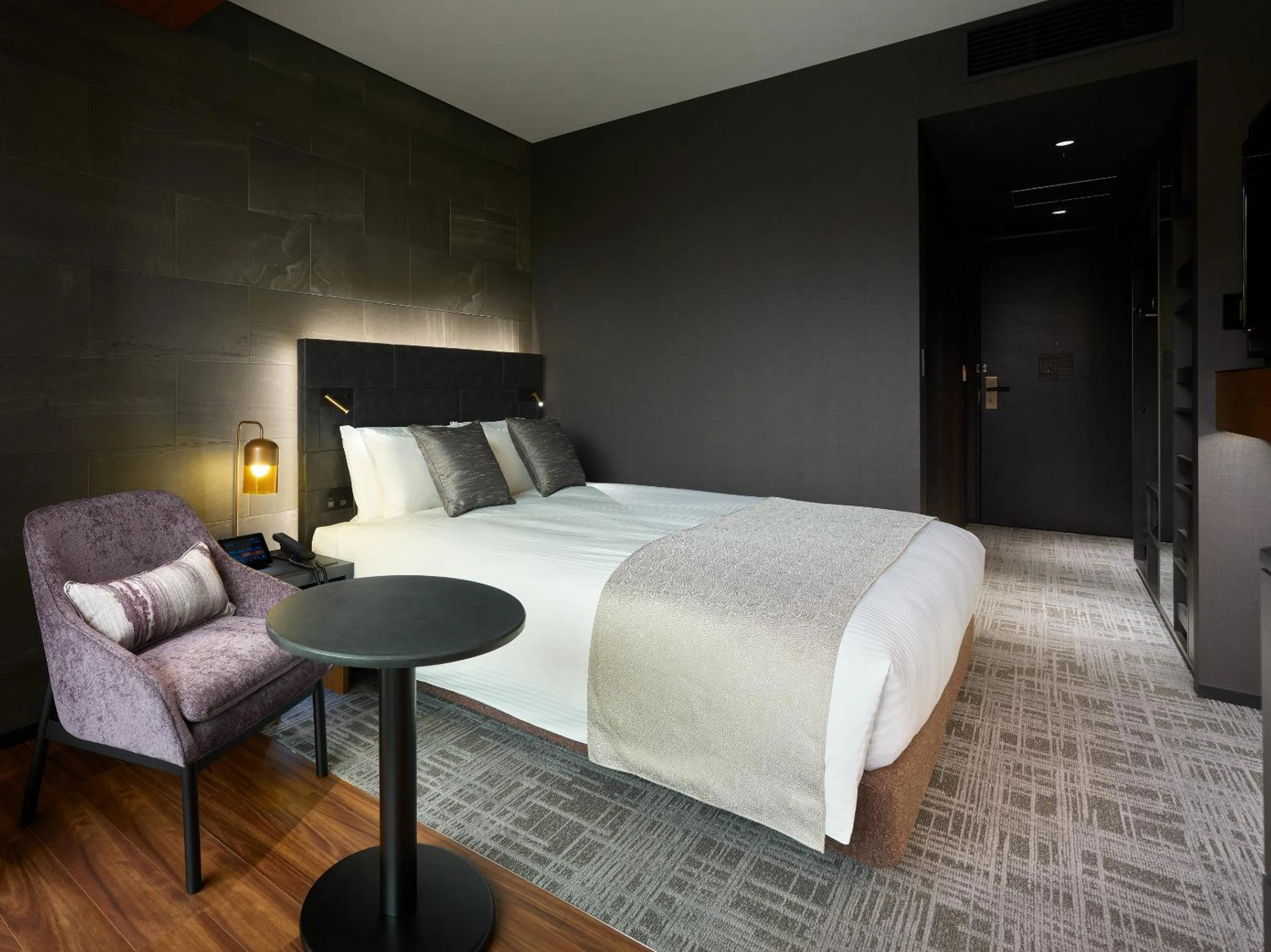 Photo of the whole room, Bed in Mitsui Garden Hotel Jingugaien Tokyo Premier