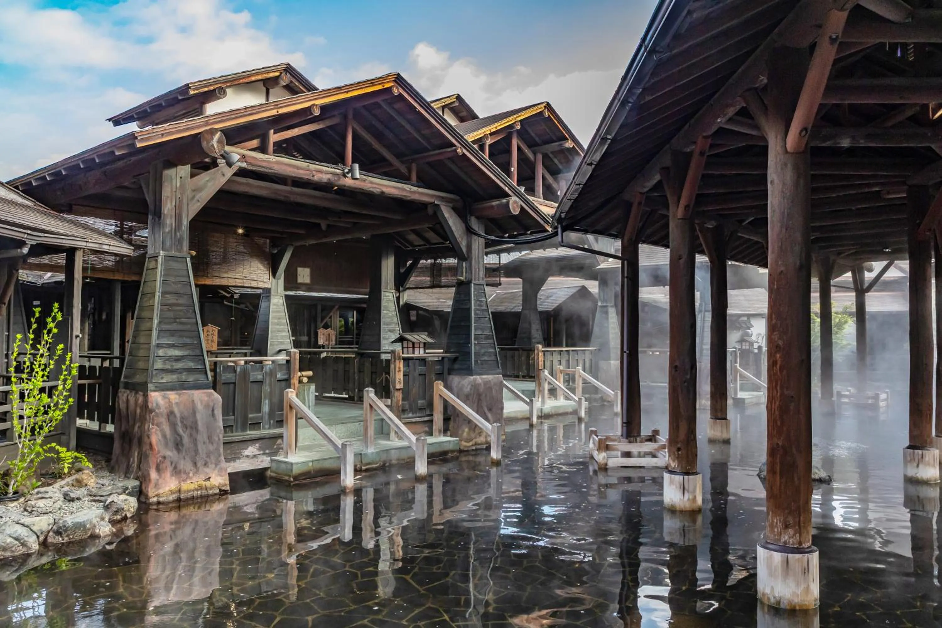 Open Air Bath in Spa Resort Hawaiians Hotel Hawaiians