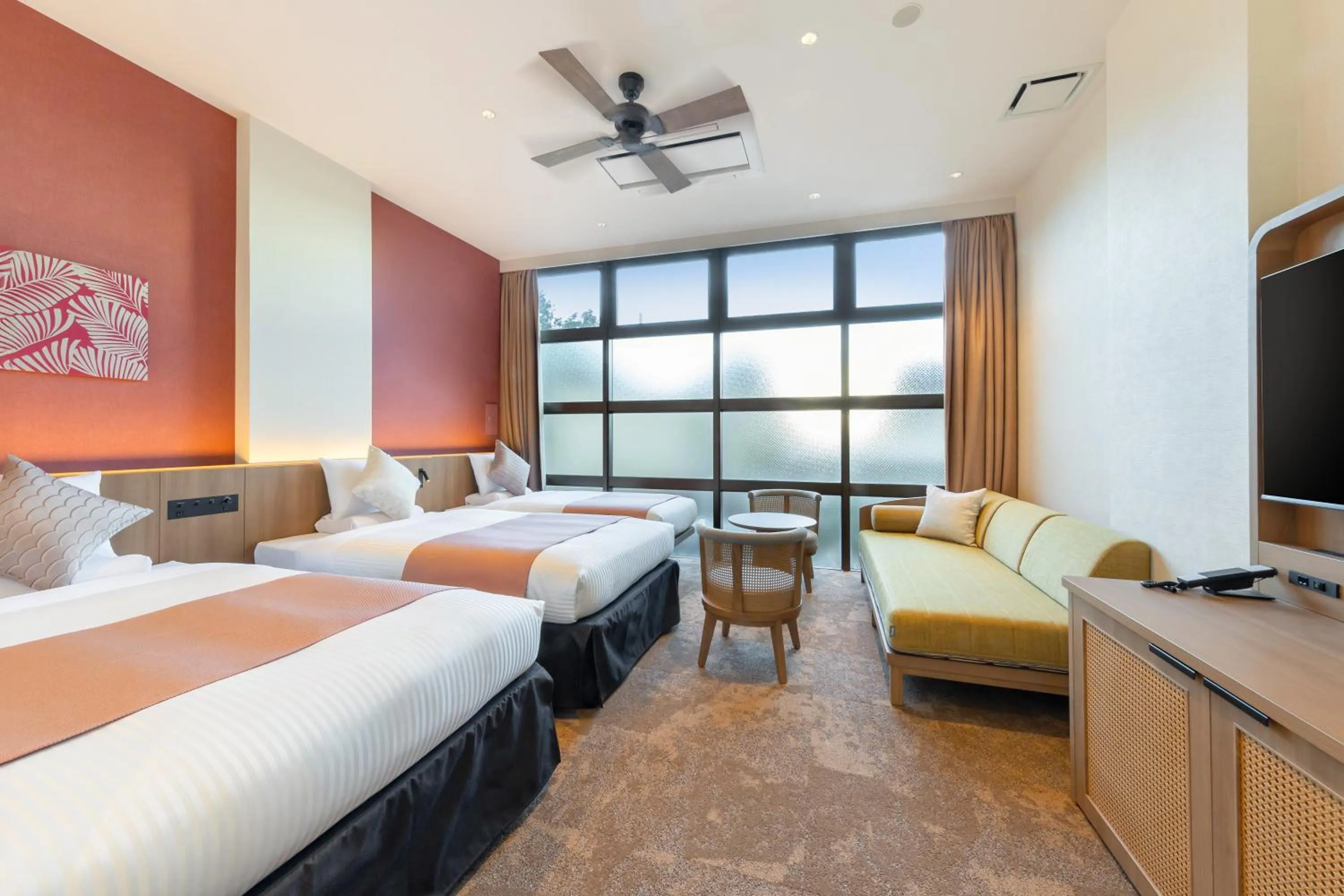 Photo of the whole room, Bed in Spa Resort Hawaiians Hotel Hawaiians