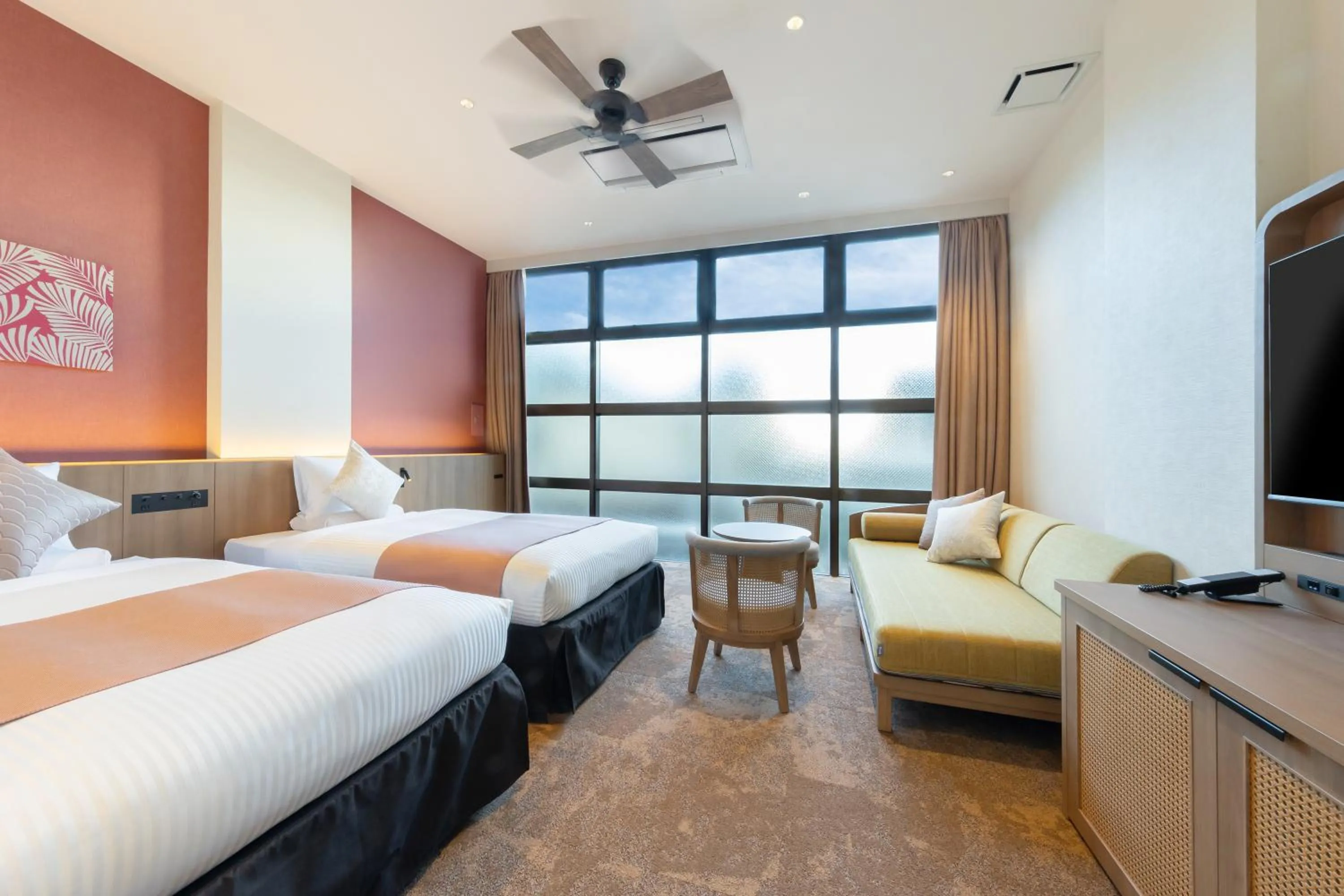 Photo of the whole room, Bed in Spa Resort Hawaiians Hotel Hawaiians