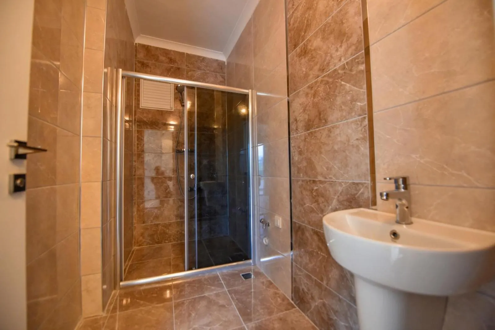 Shower in BAHAR RESIDENCE