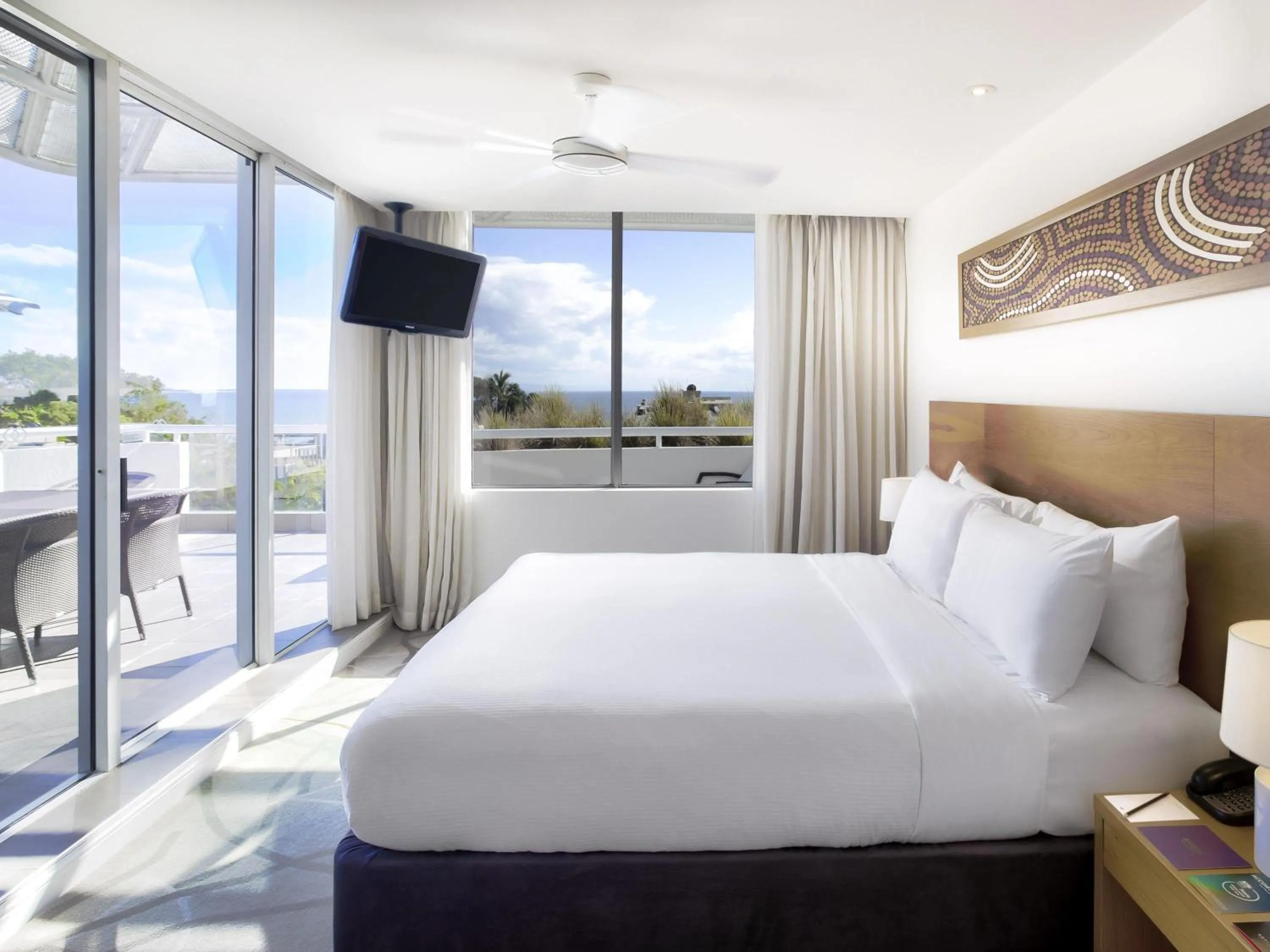 Bedroom, Bed in Sofitel Noosa Pacific Resort