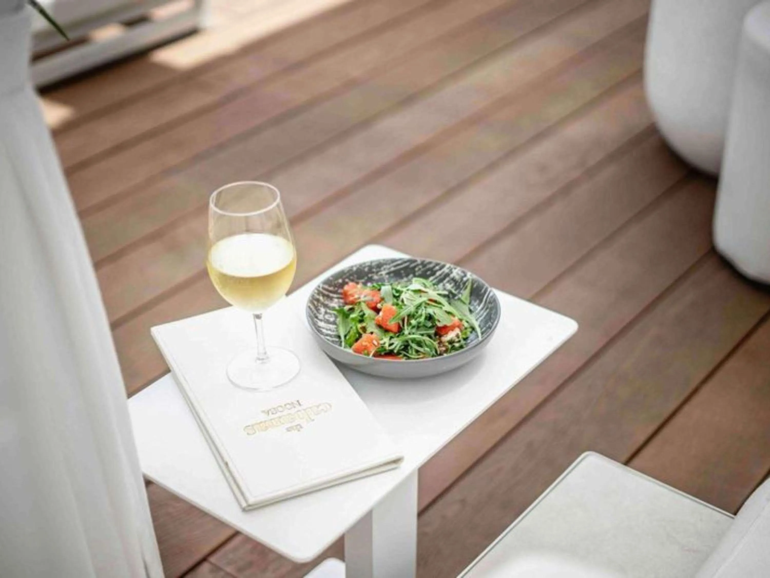 Lounge or bar in Sofitel Noosa Pacific Resort