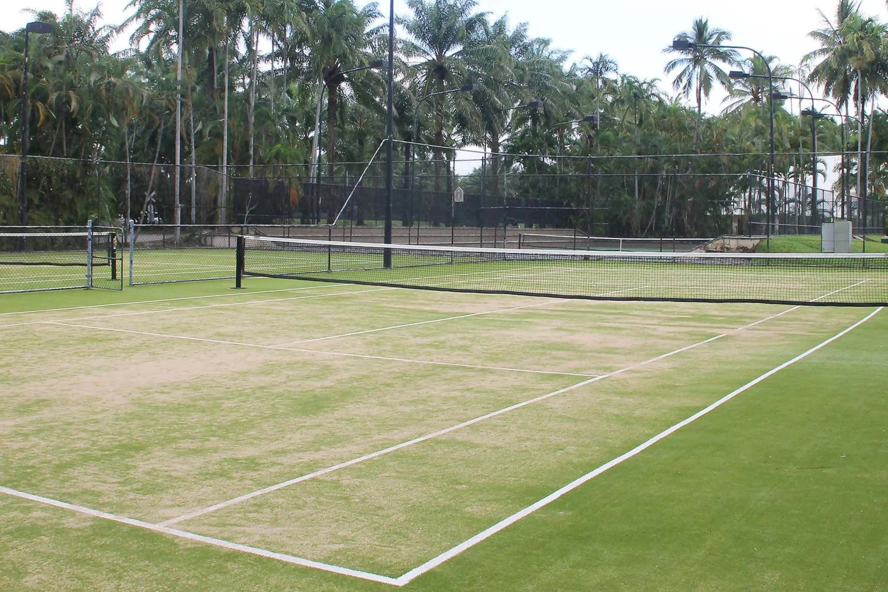 Tennis court in Sheraton Grand Mirage Resort, Port Douglas