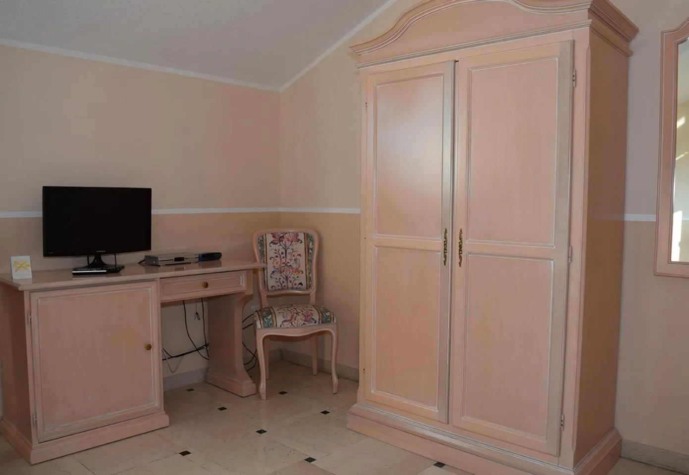 TV and multimedia in Gästehaus Barese