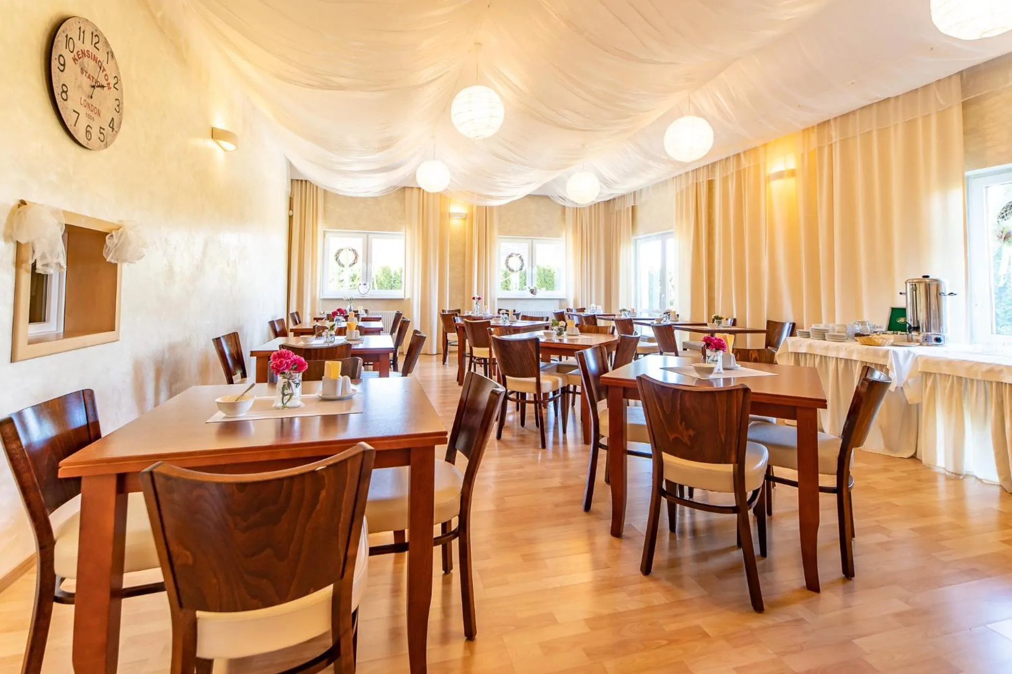 Lounge or bar in Pensjonat Zenit