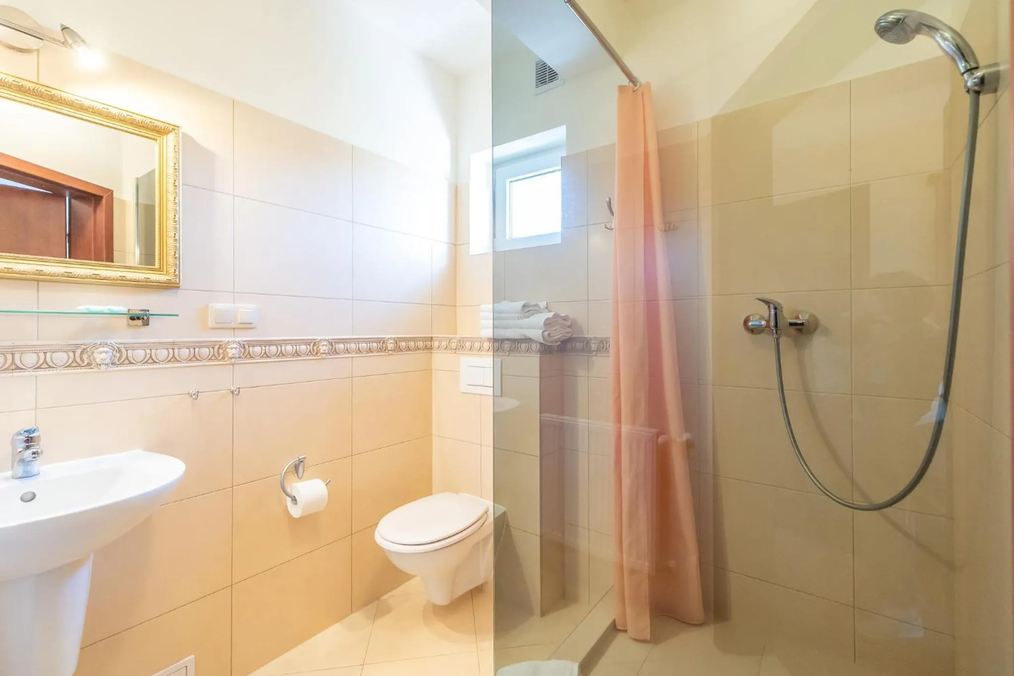 Shower in Pensjonat Zenit