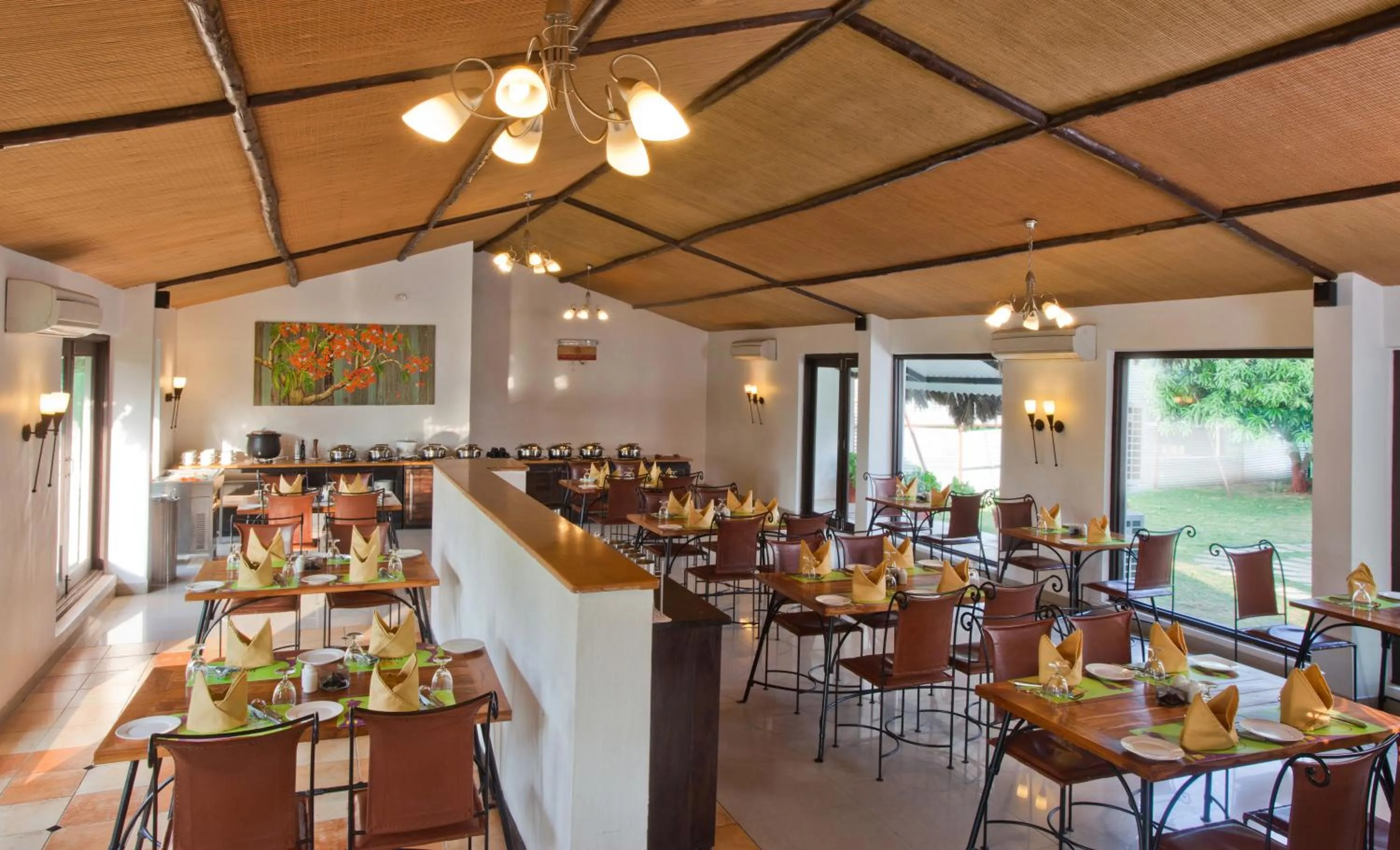Restaurant/places to eat in Club Mahindra Sasan Gir