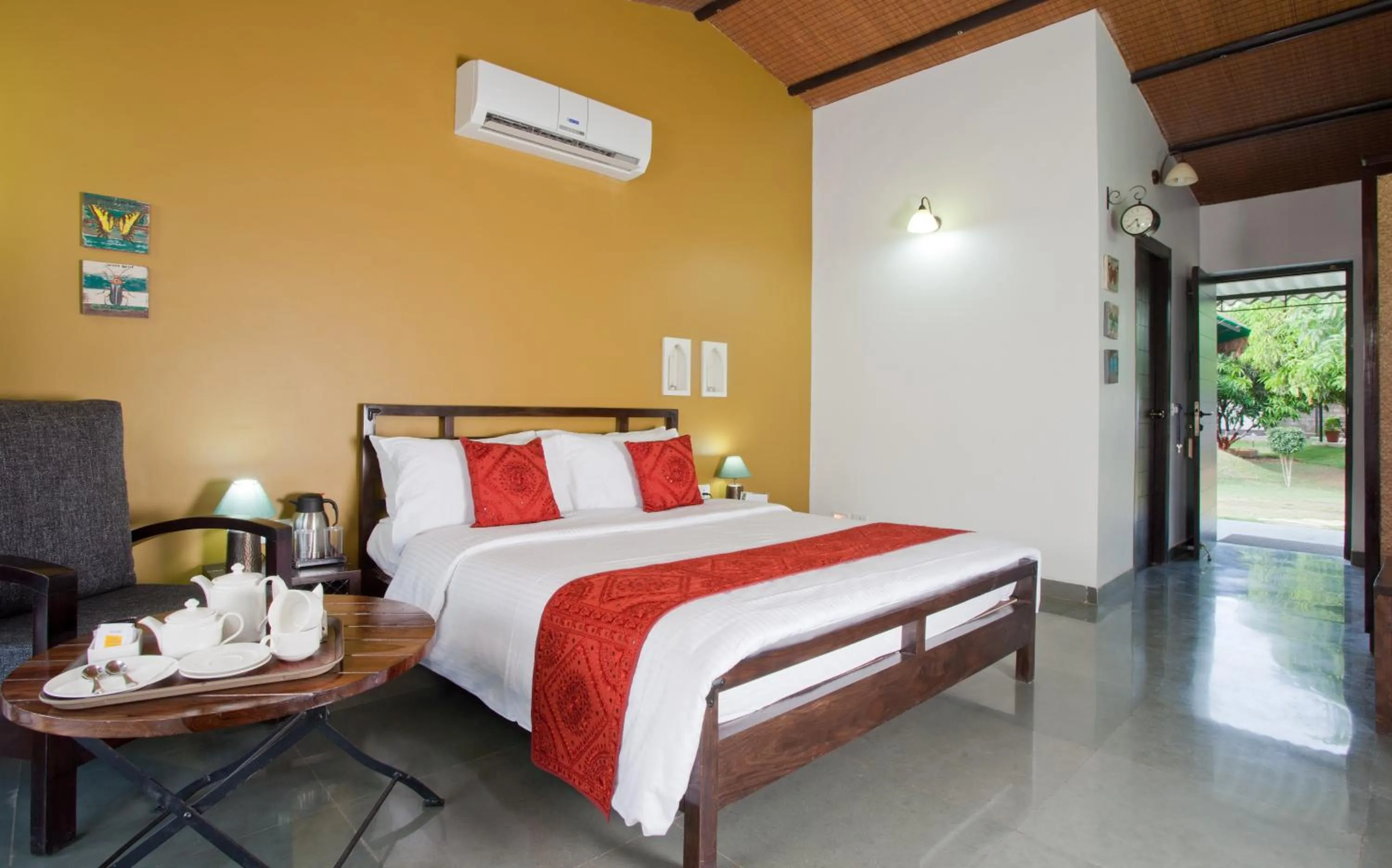 Photo of the whole room, Bed in Club Mahindra Sasan Gir