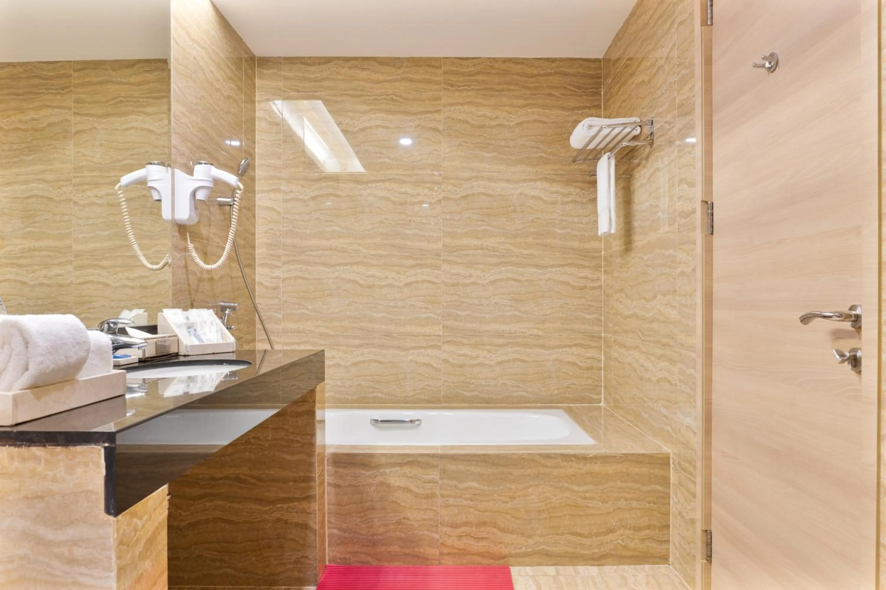Toilet in Four Points by Sheraton Medan