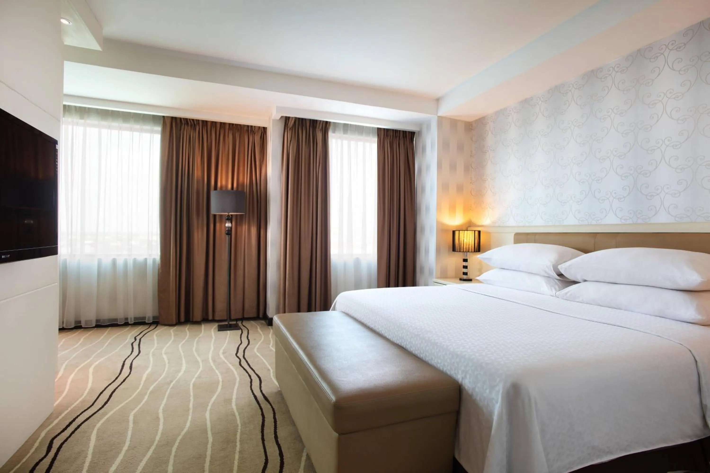Photo of the whole room, Bed in Four Points by Sheraton Medan