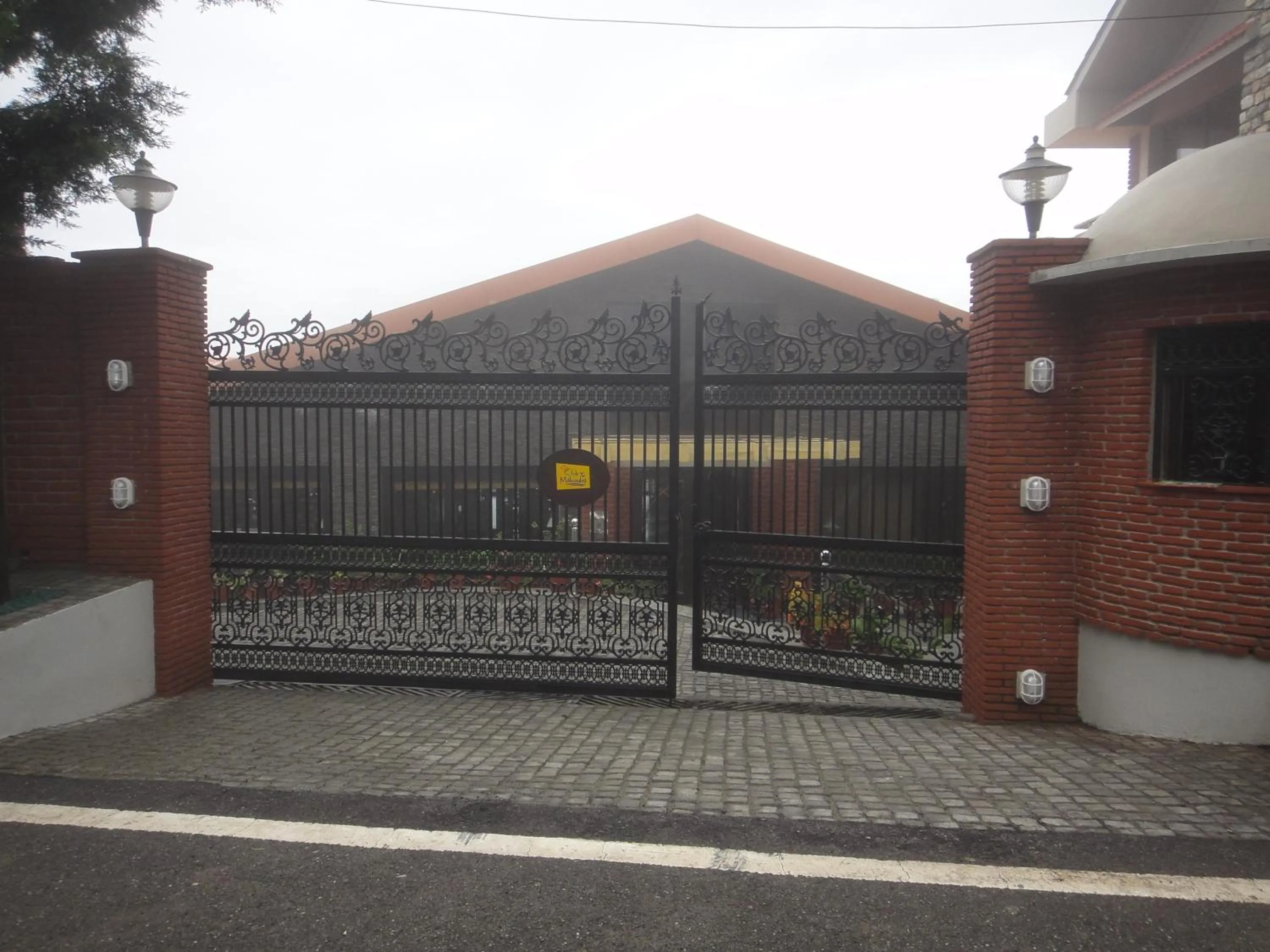 Facade/entrance in Club Mahindra Kanatal
