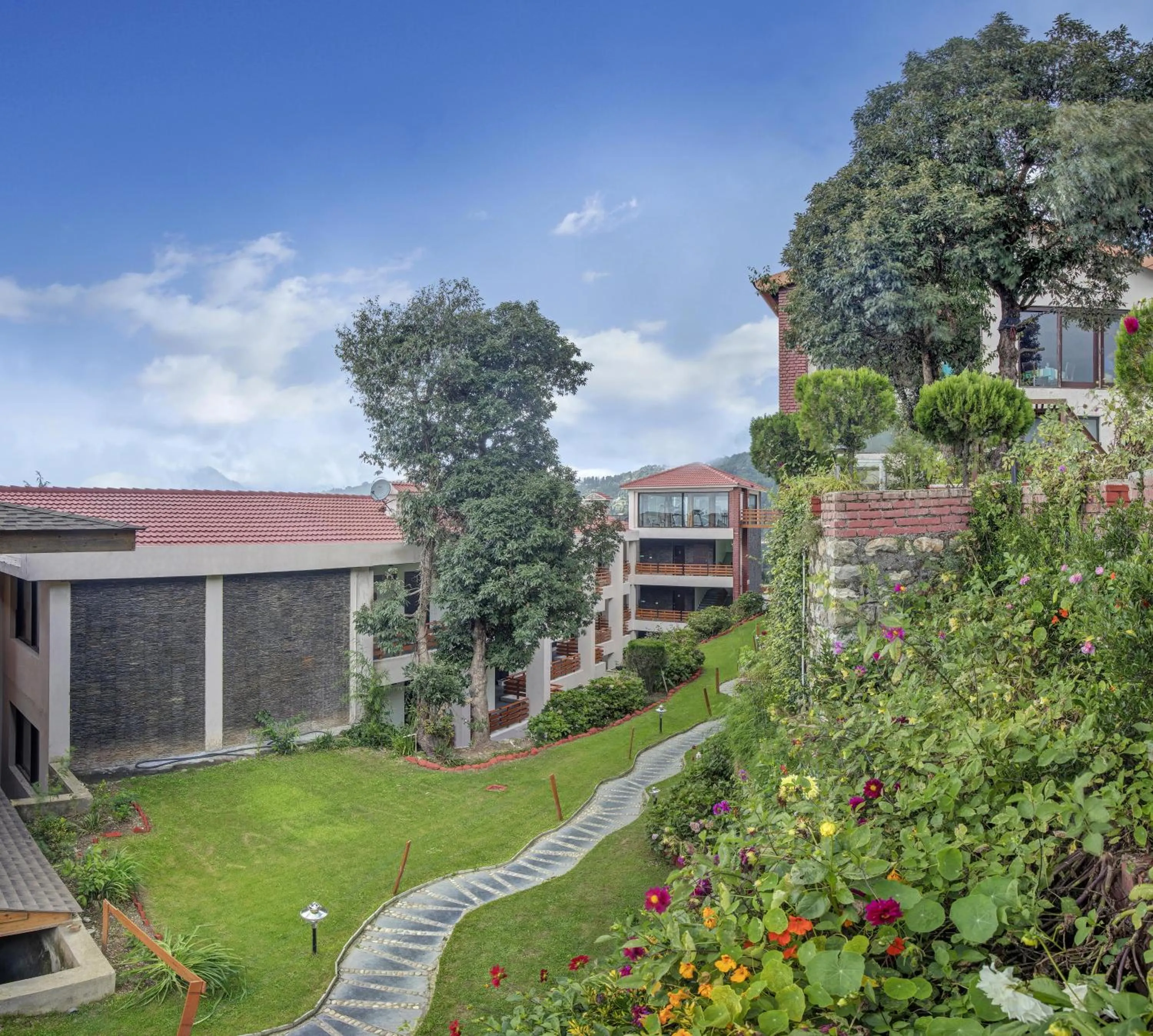 Property building in Club Mahindra Kanatal