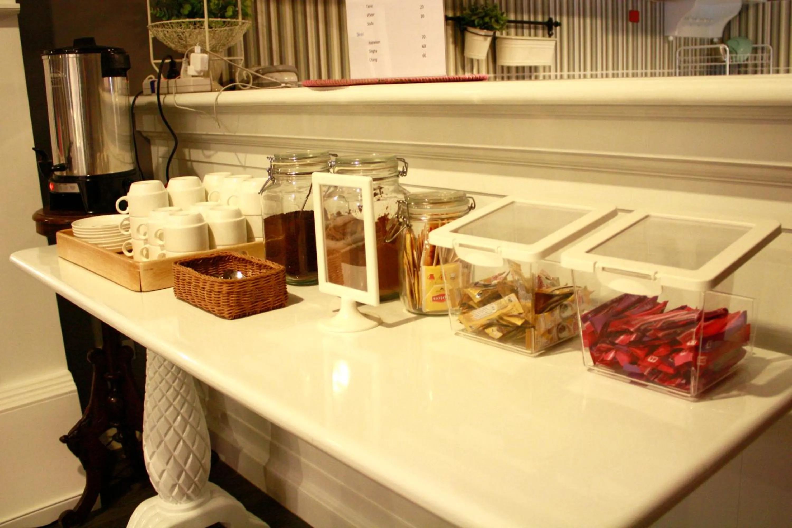 Coffee/tea facilities in Hotel Alley