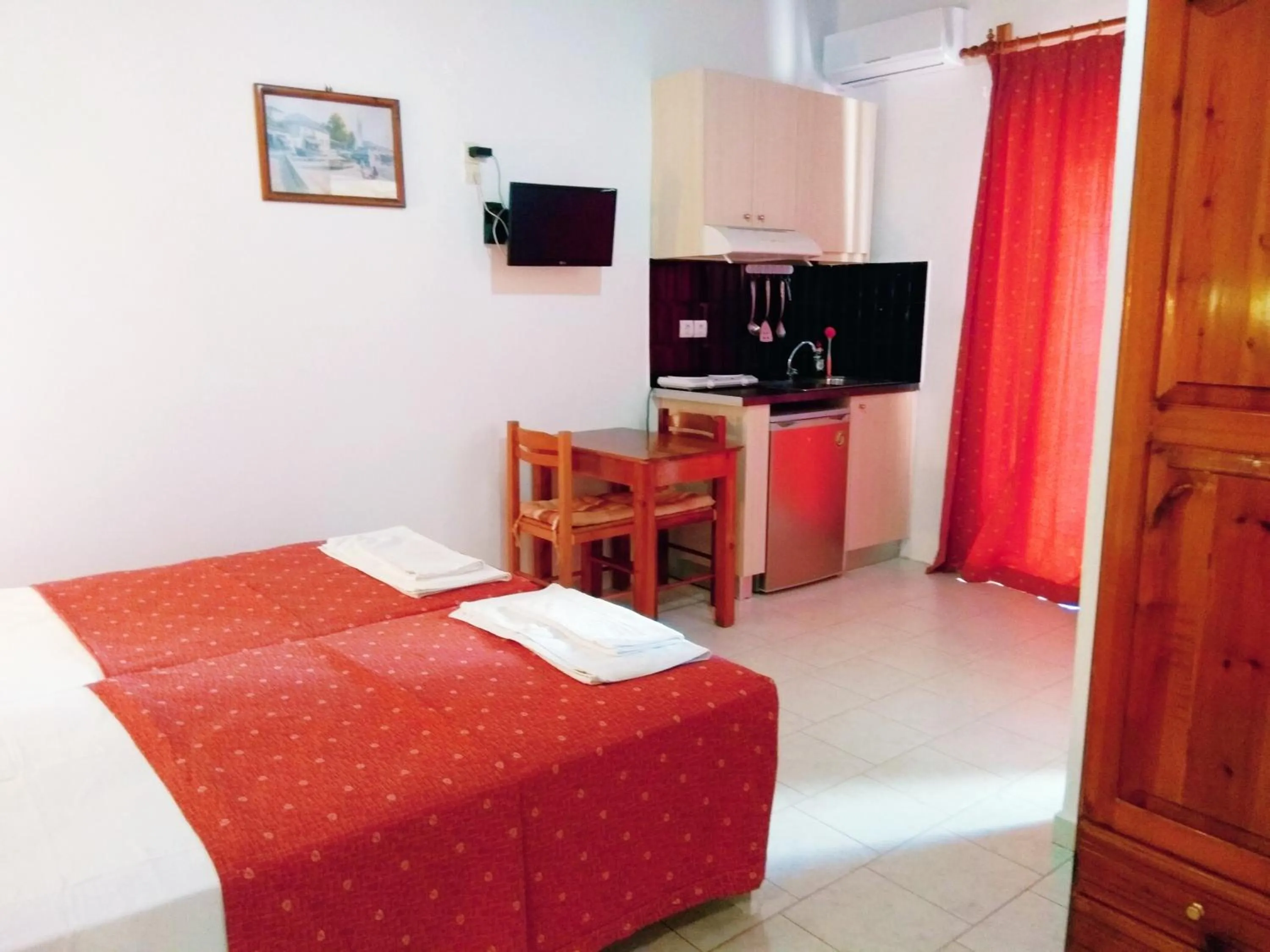 Photo of the whole room, Bed in Villa Giorgos