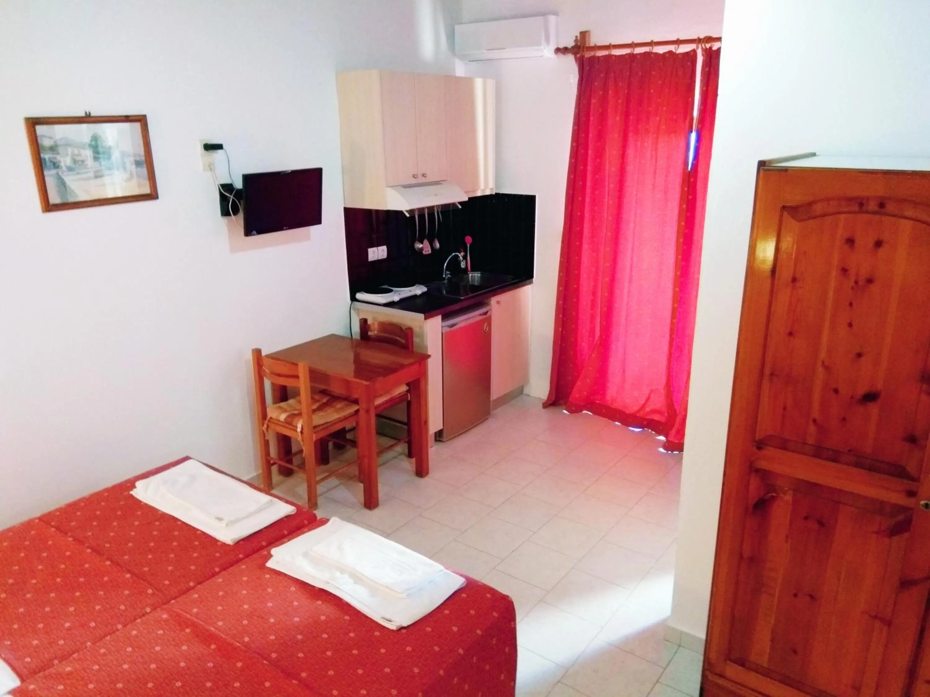 Photo of the whole room, Bed in Villa Giorgos