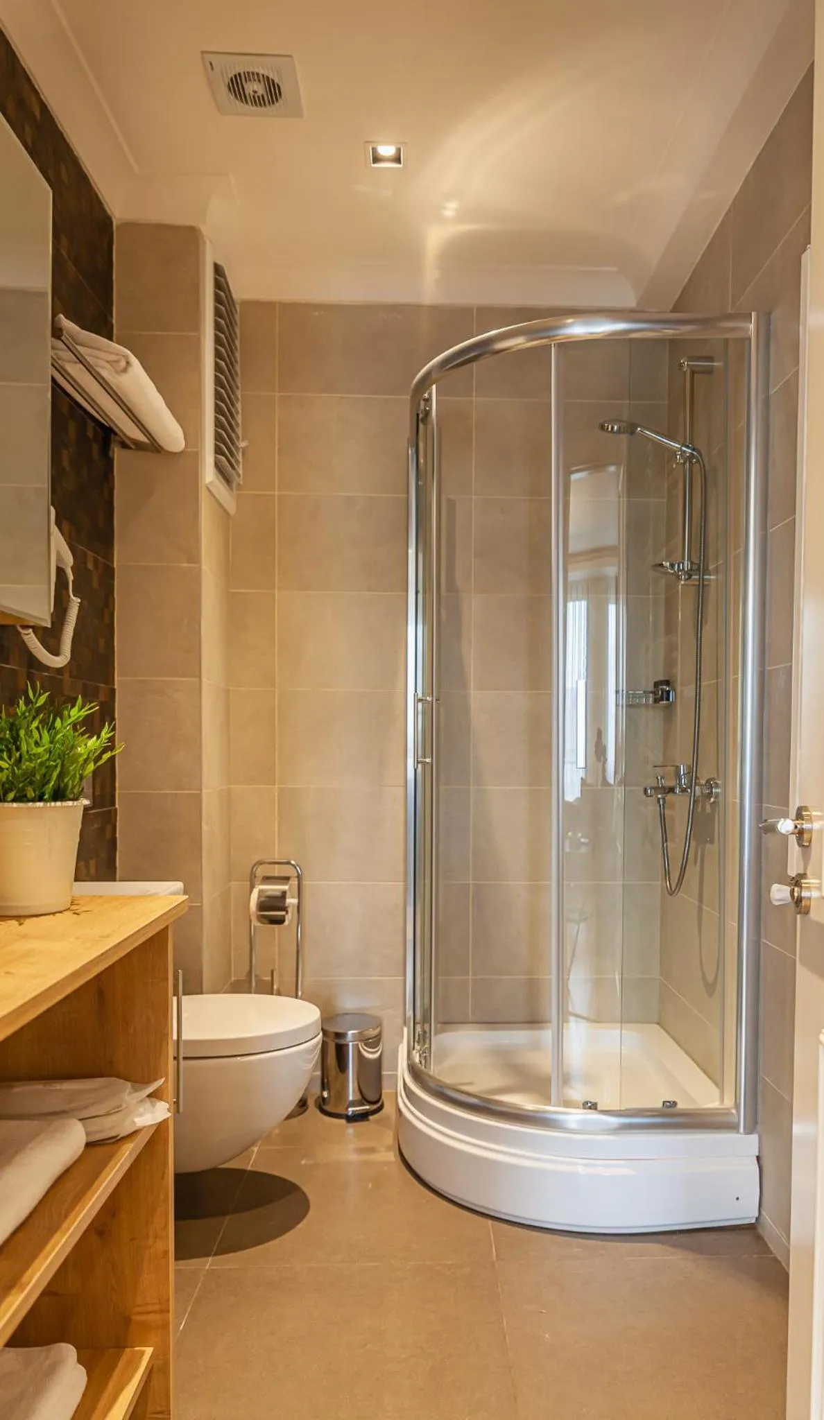 Shower in Norah Suites Hotel İstanbul