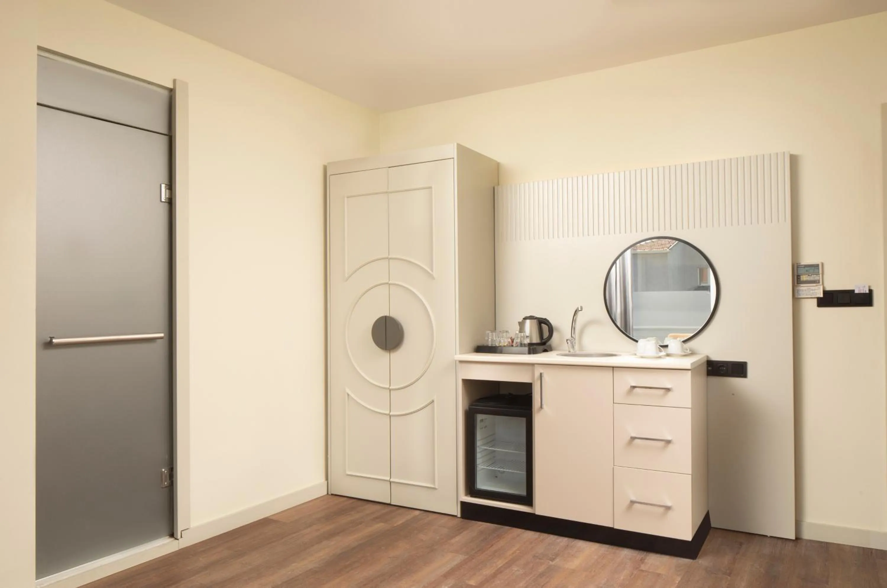 wardrobe in Orka Taksim Apart Hotel