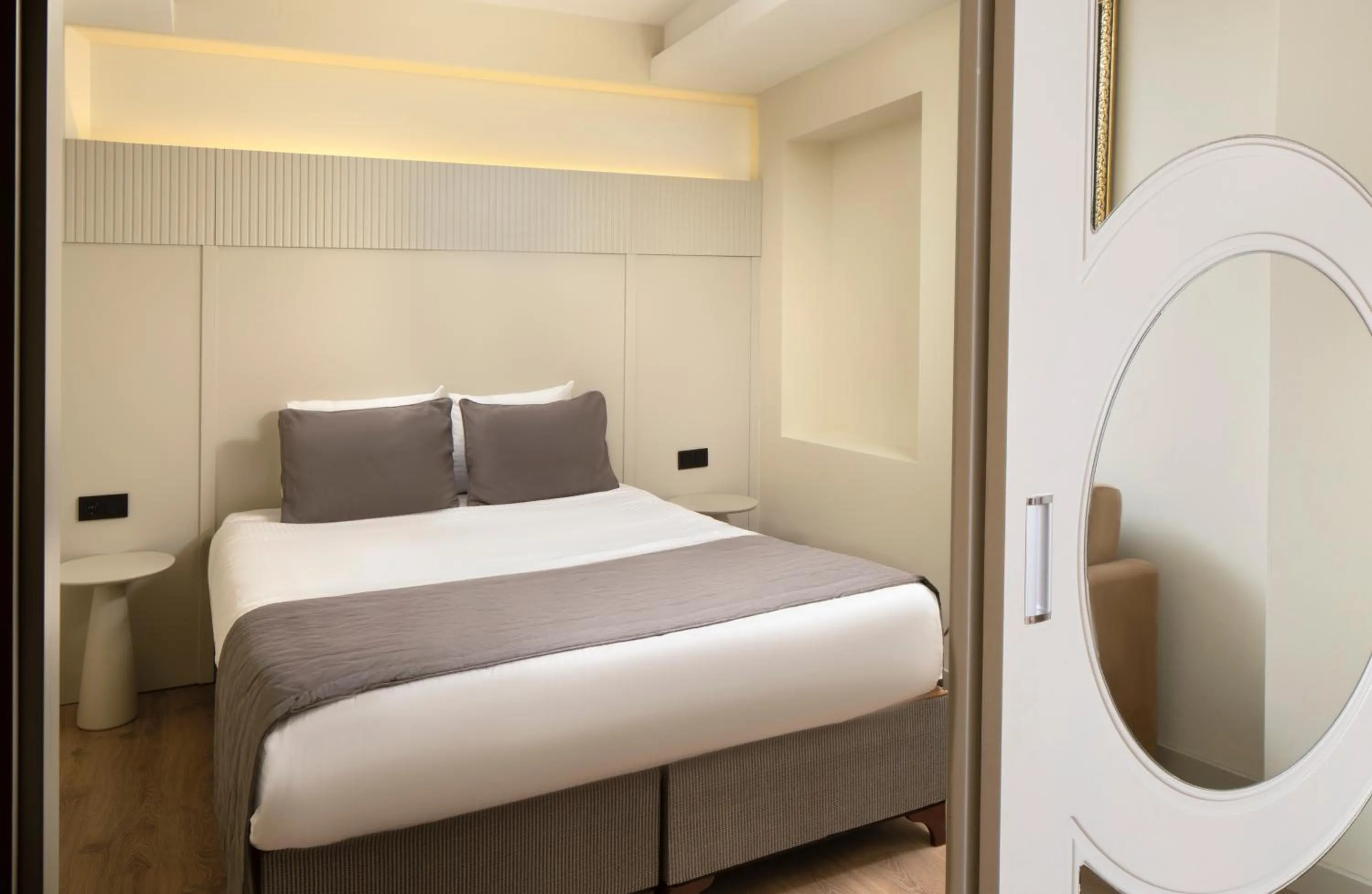 Photo of the whole room in Orka Taksim Apart Hotel