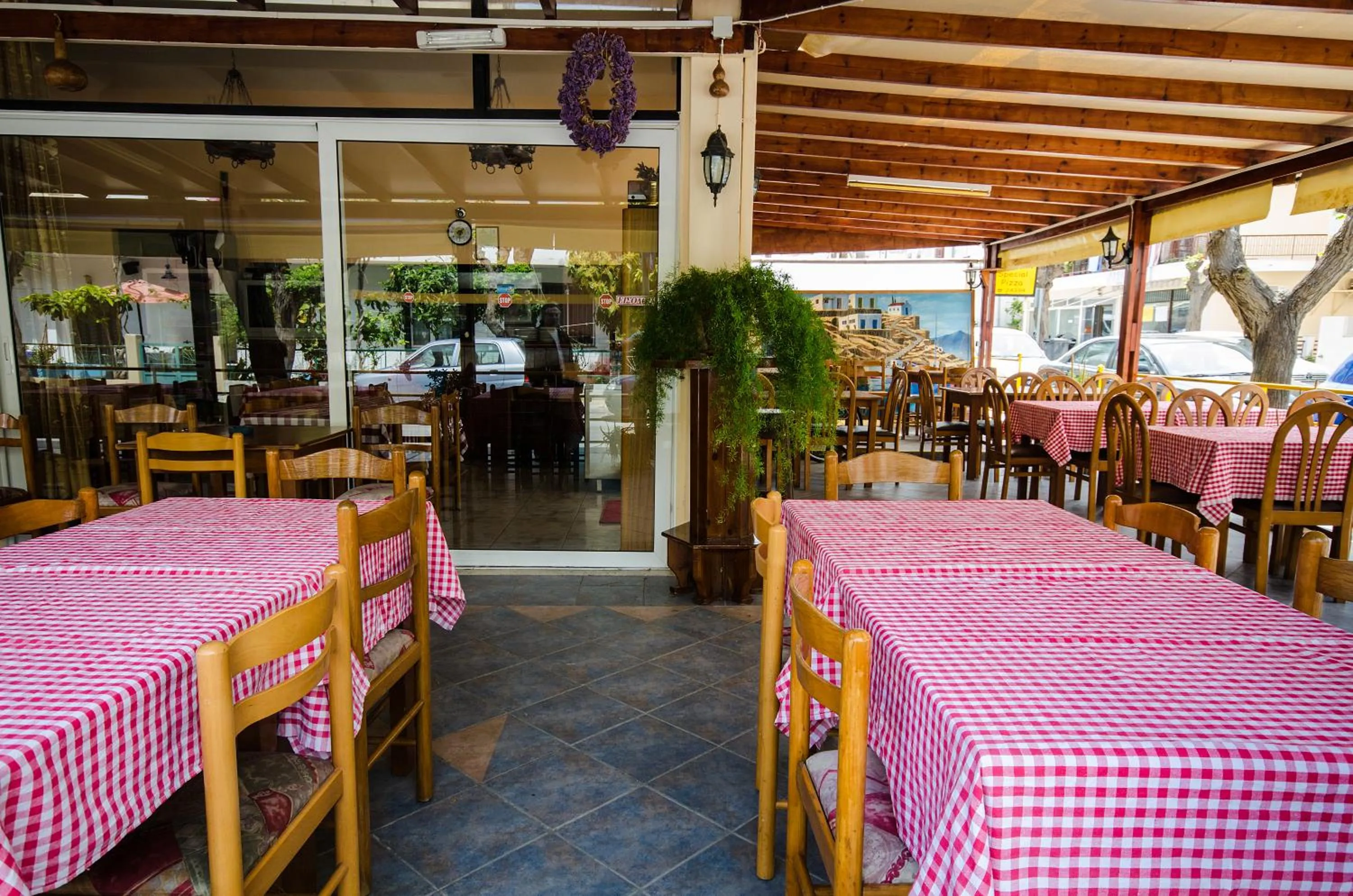 Restaurant/places to eat in Olympia Hotel