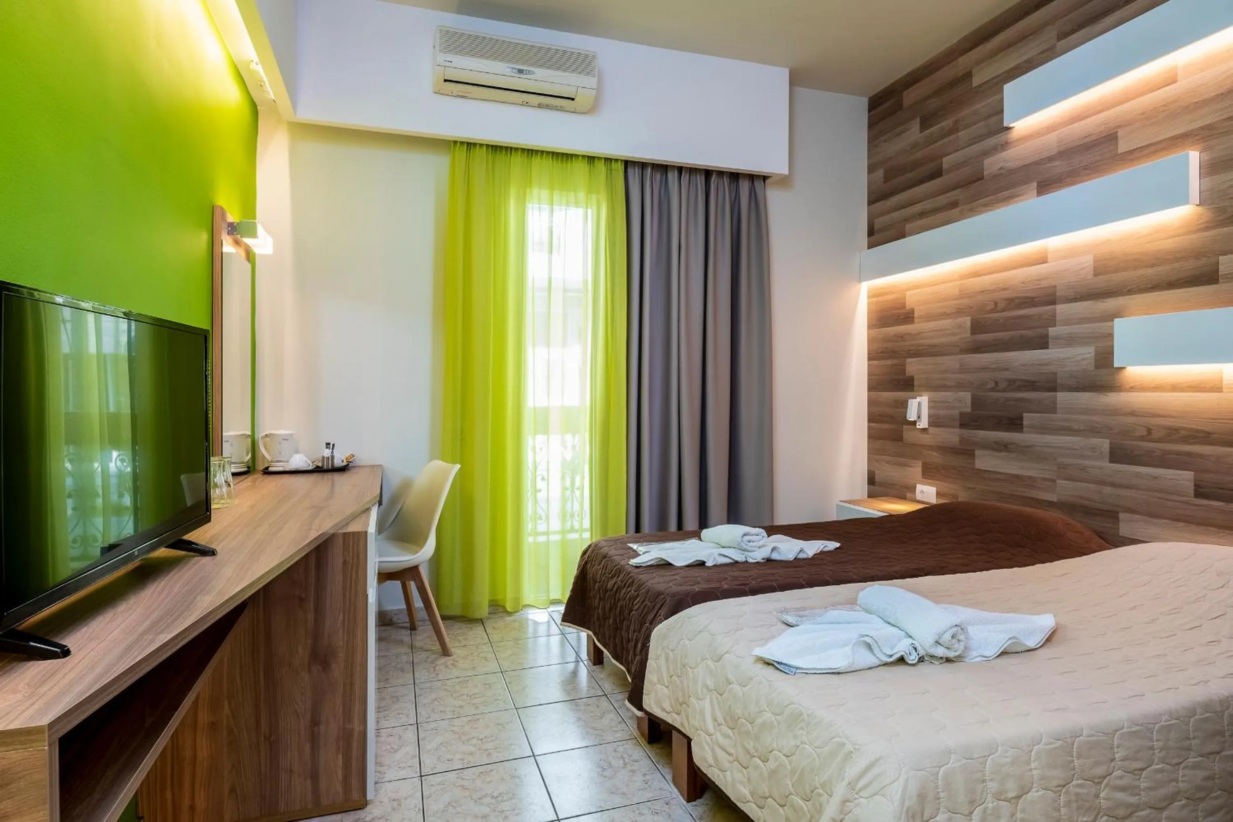 Bedroom, Bed in Olympia Hotel