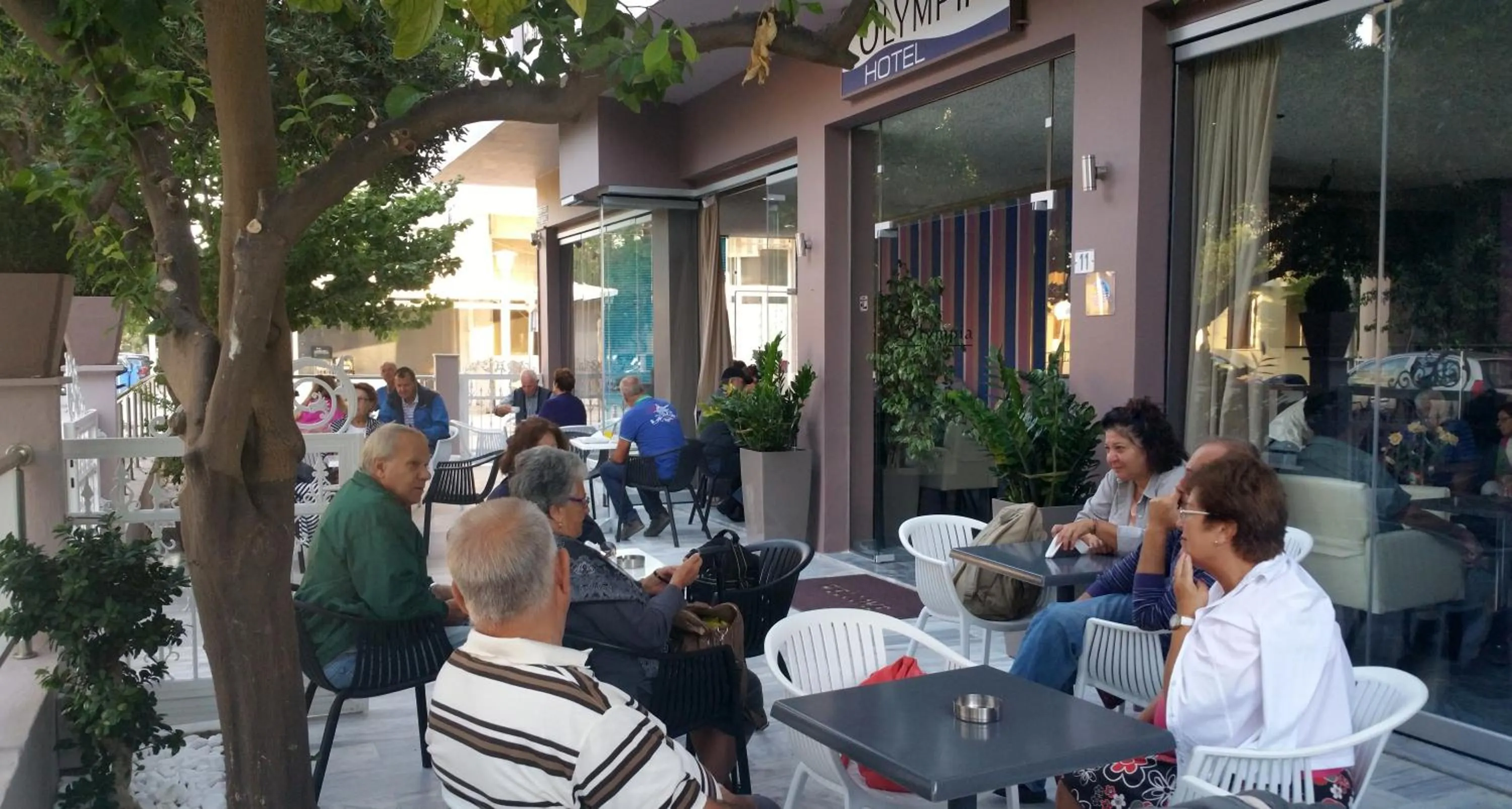 Garden in Olympia Hotel