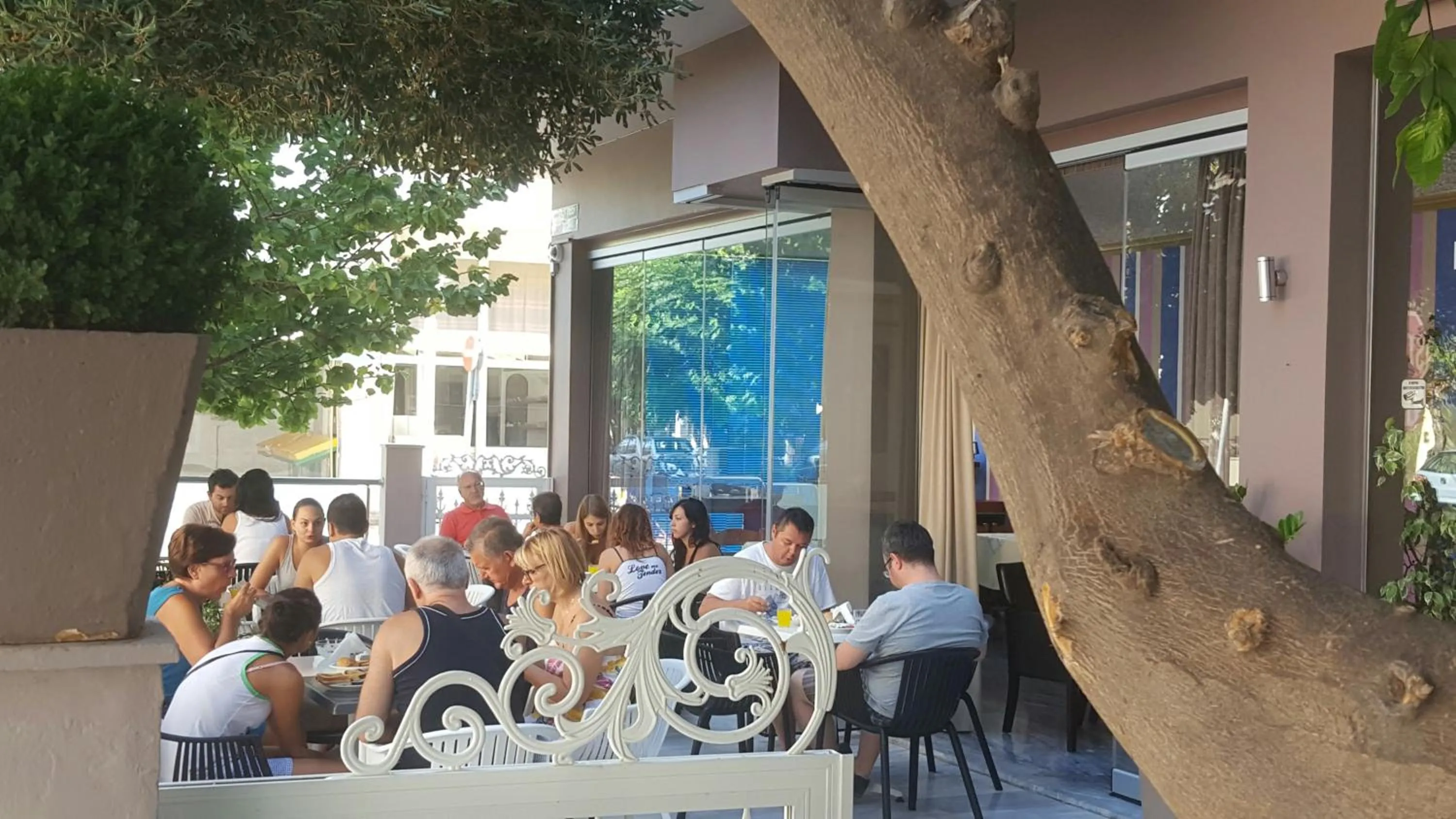 Garden in Olympia Hotel