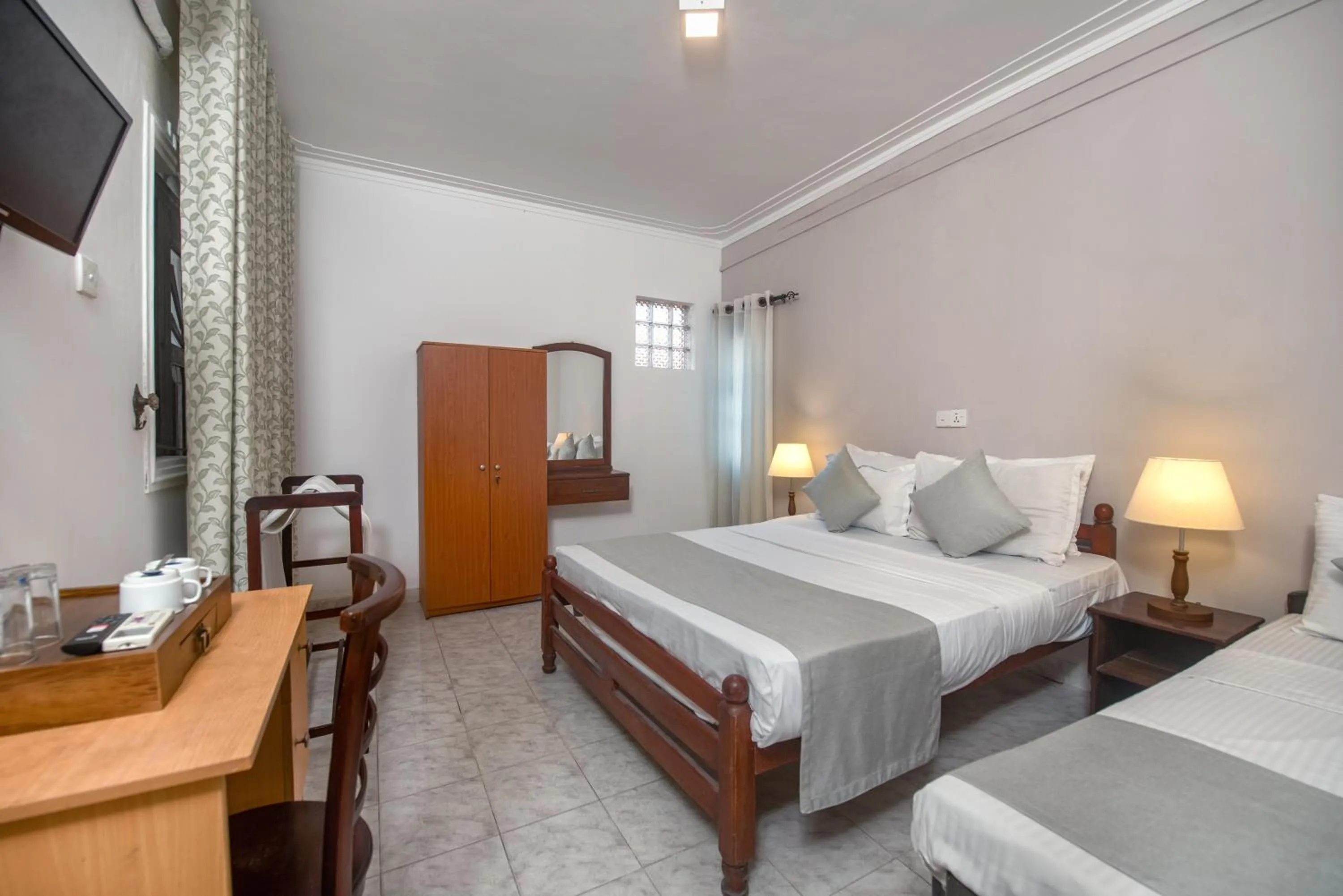 Photo of the whole room, Bed in Ceyloni Lake Residency