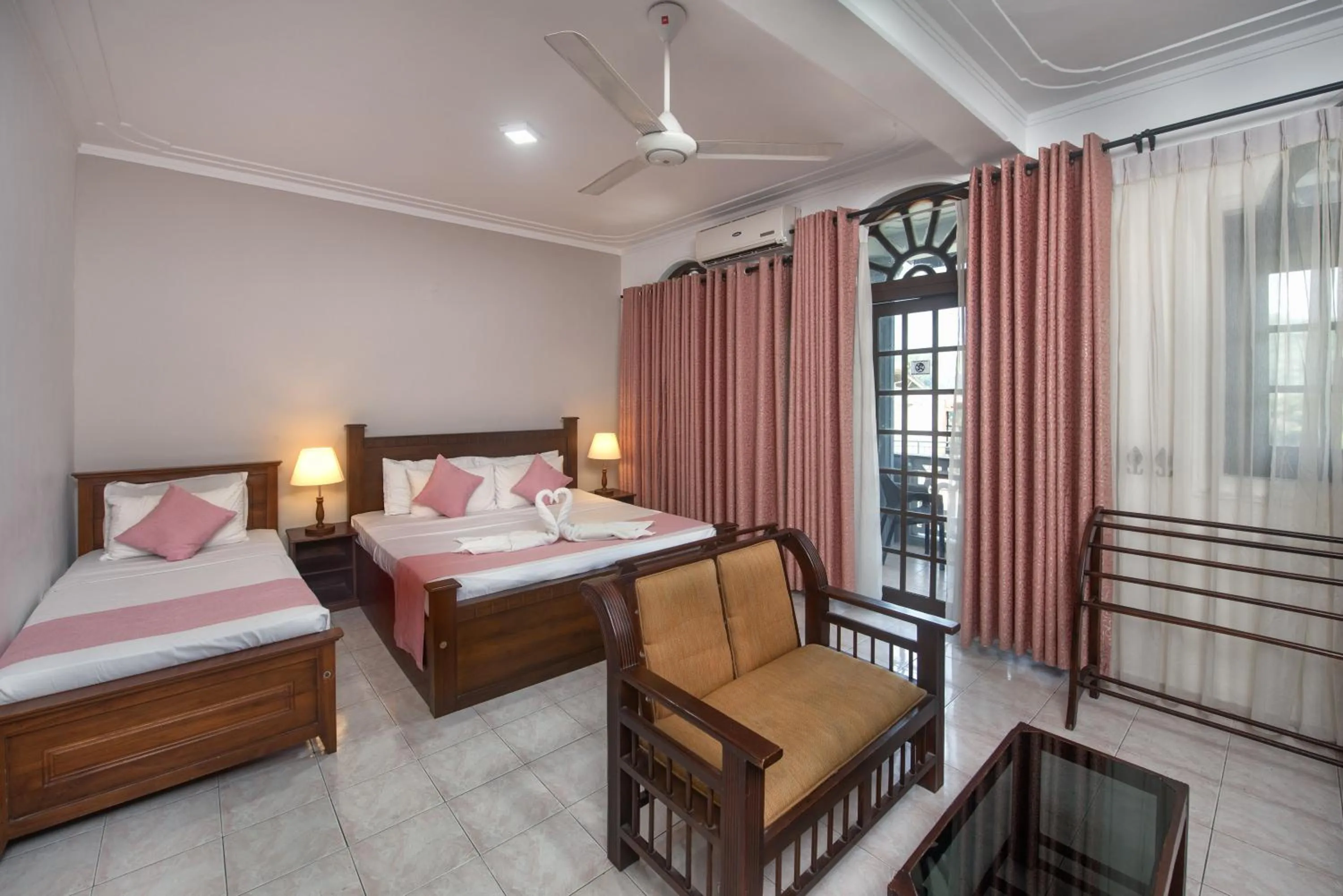 Bed in Ceyloni Lake Residency