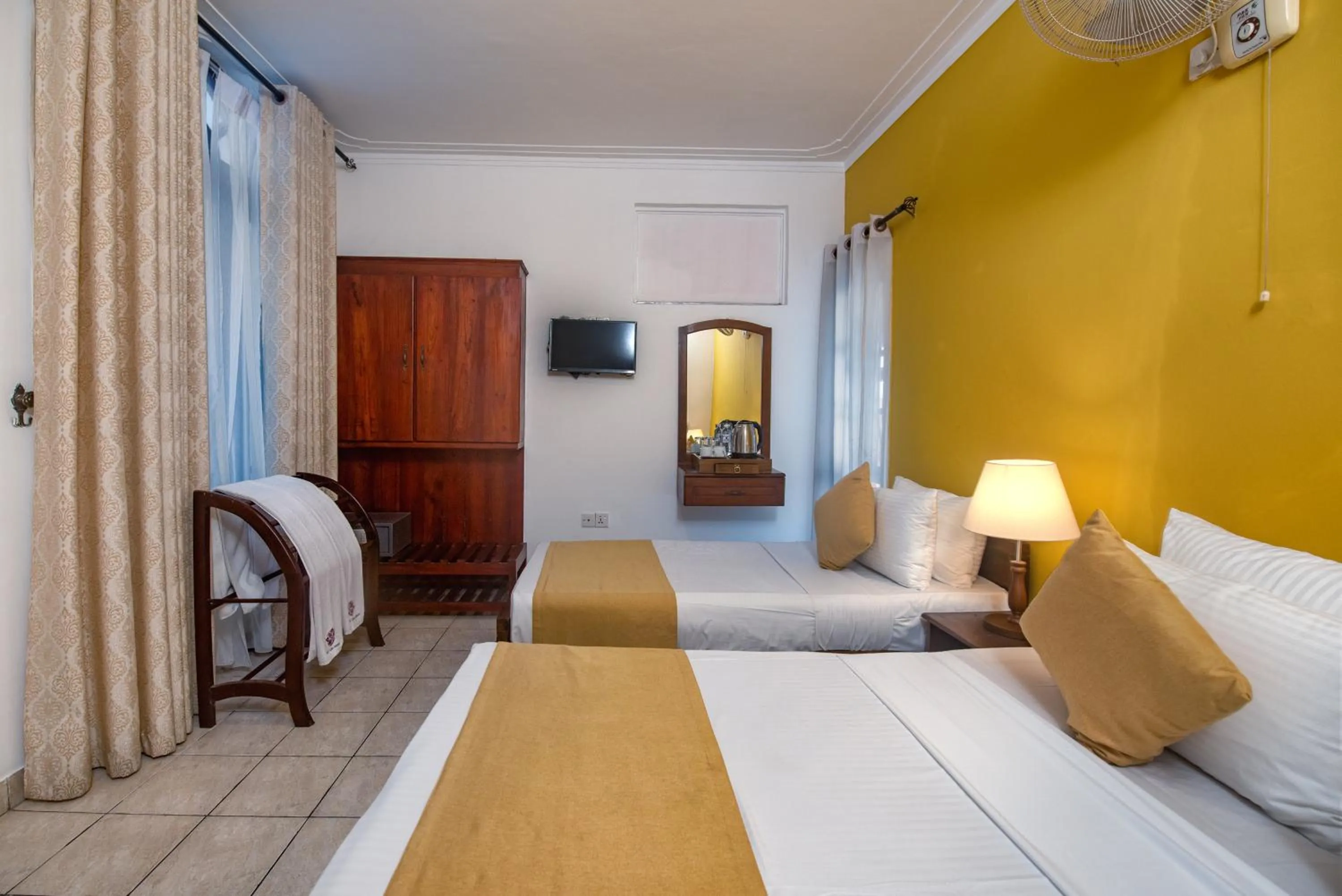 Photo of the whole room, Bed in Ceyloni Lake Residency