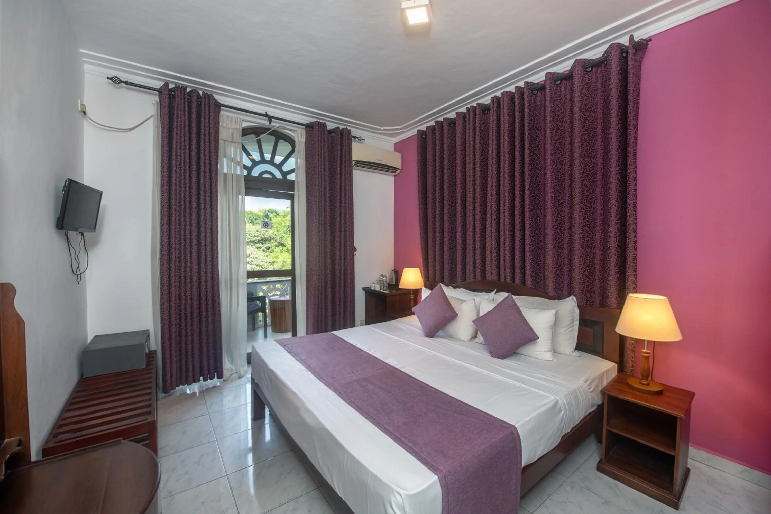 Bed in Ceyloni Lake Residency