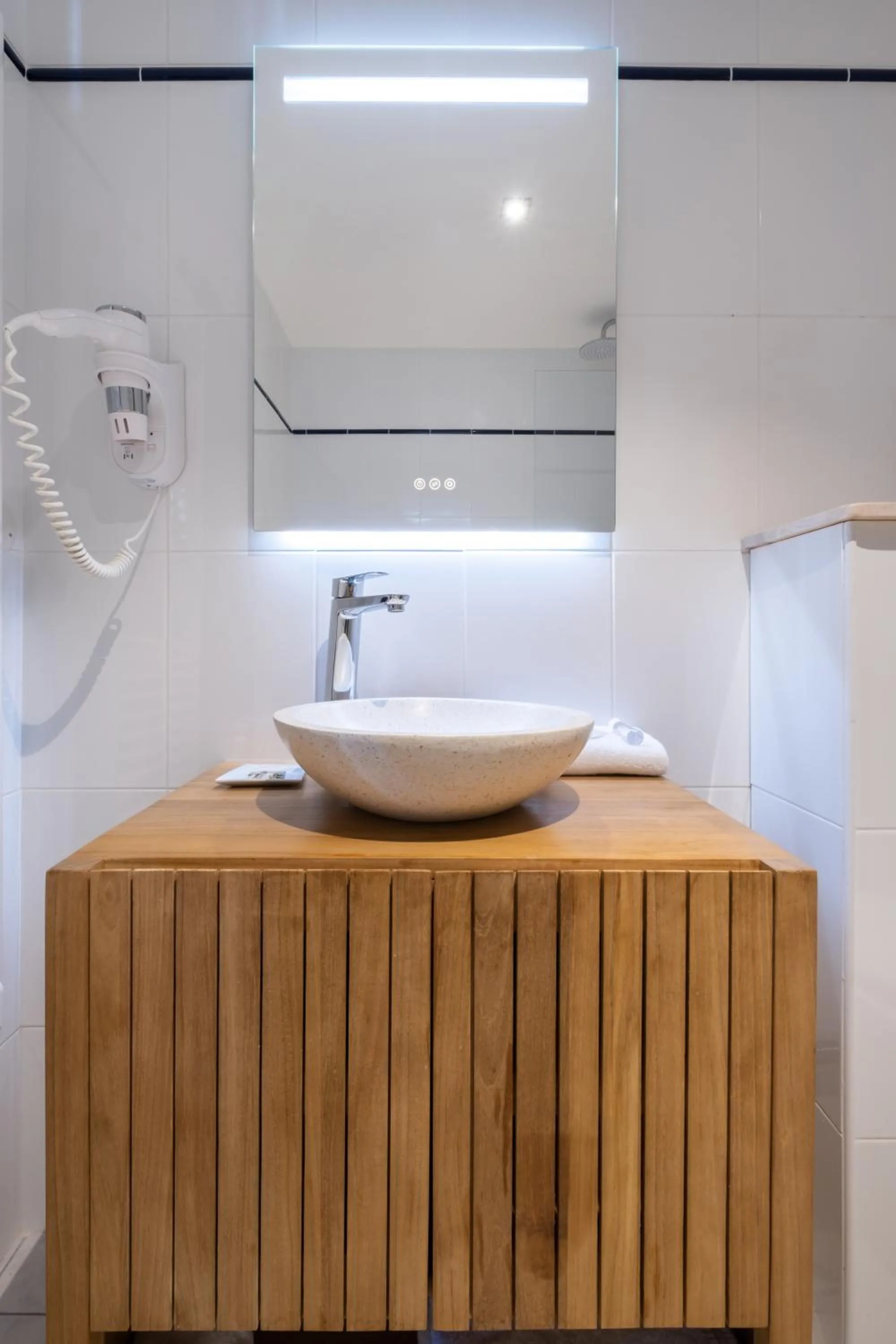 Bathroom in Hôtel Le Français