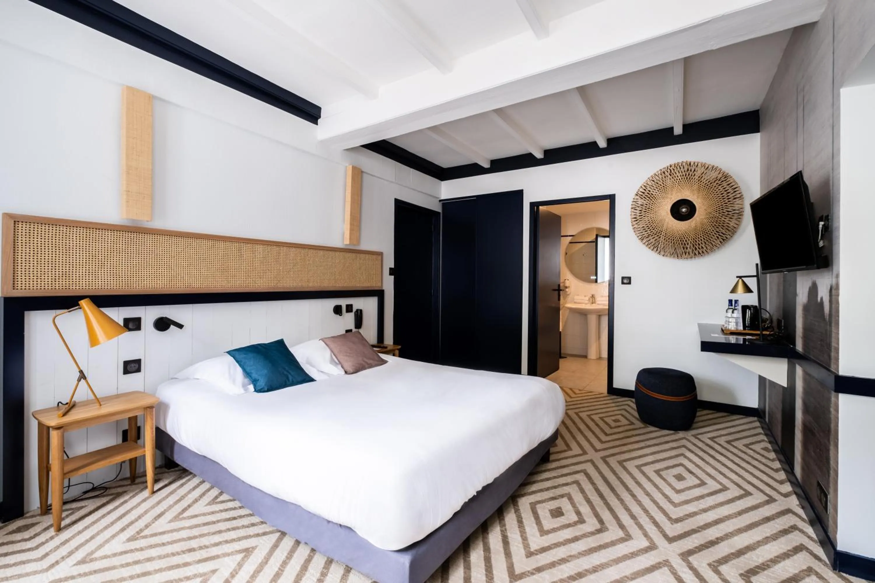 Photo of the whole room, Bed in Hôtel Le Français