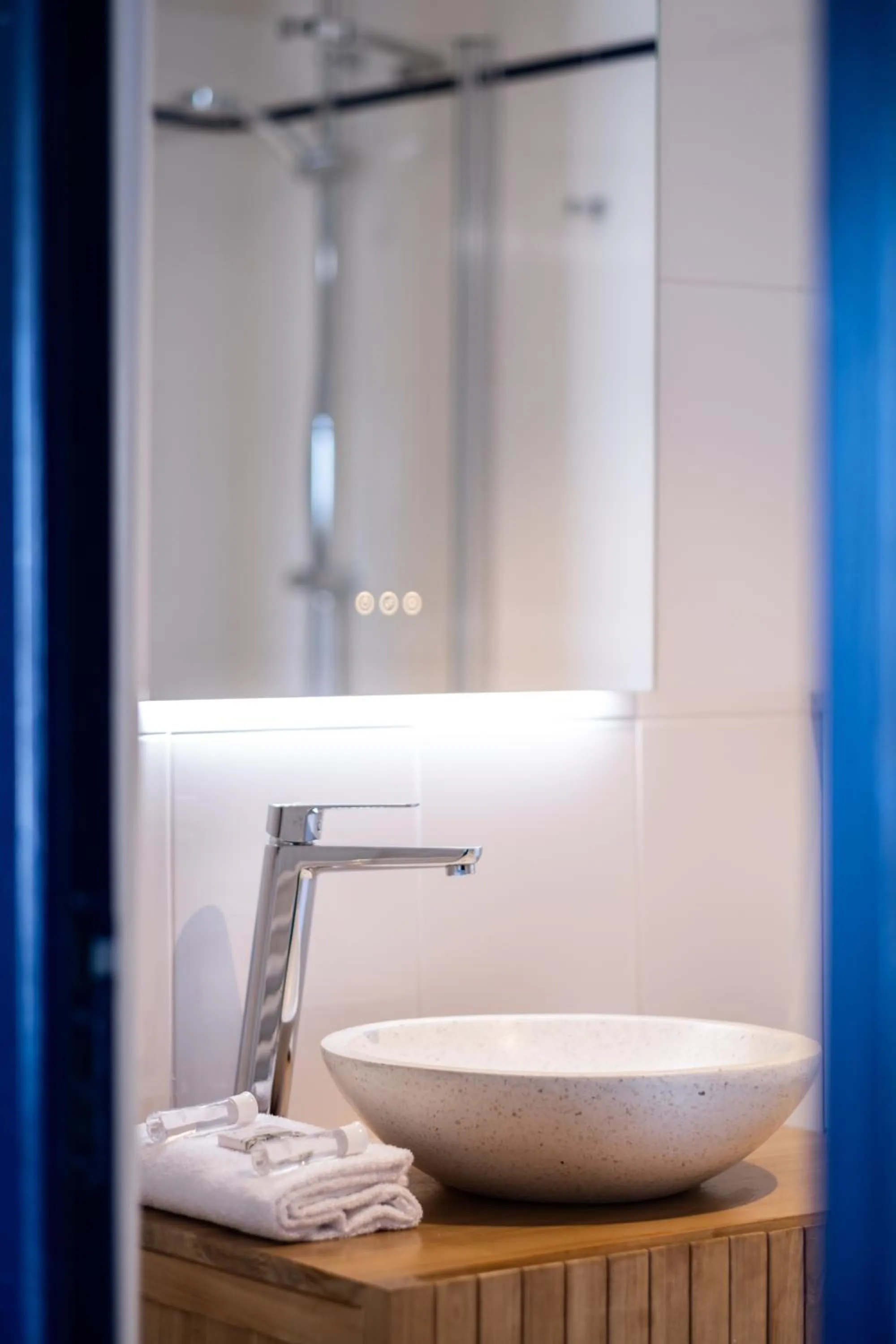 Bathroom in Hôtel Le Français