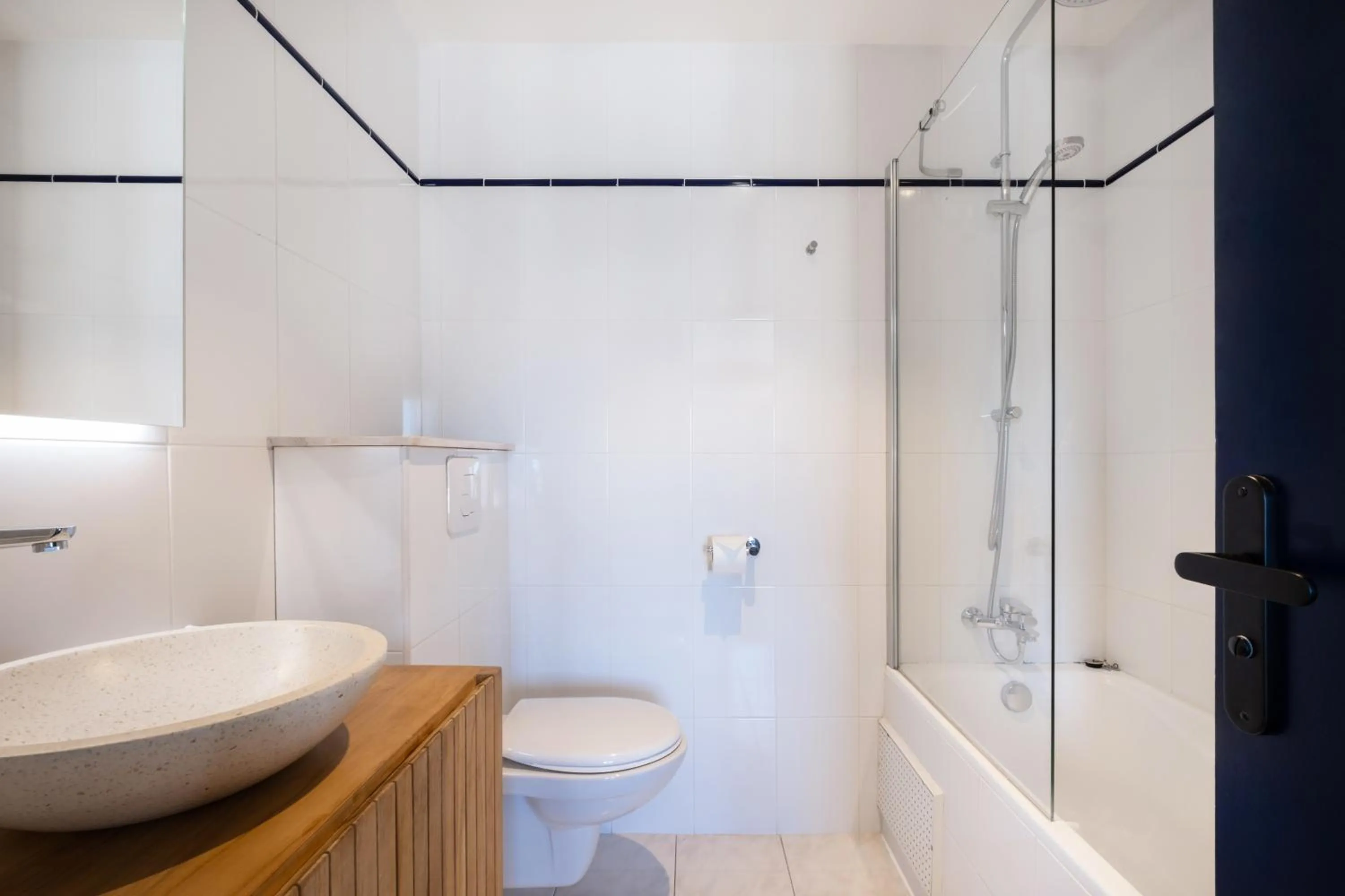 Bathroom in Hôtel Le Français