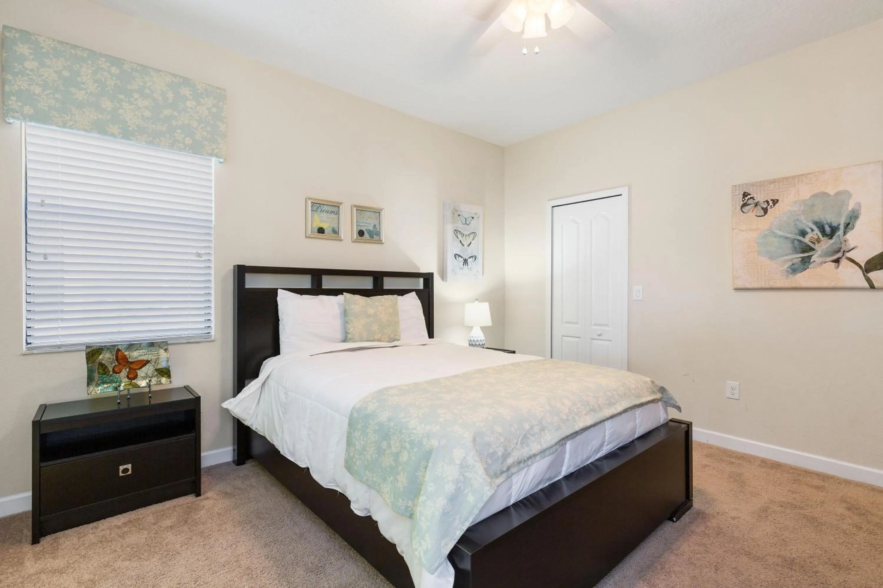 Bed in Moonlight Ridge - 5 bed ChampionsGate Resort pool home