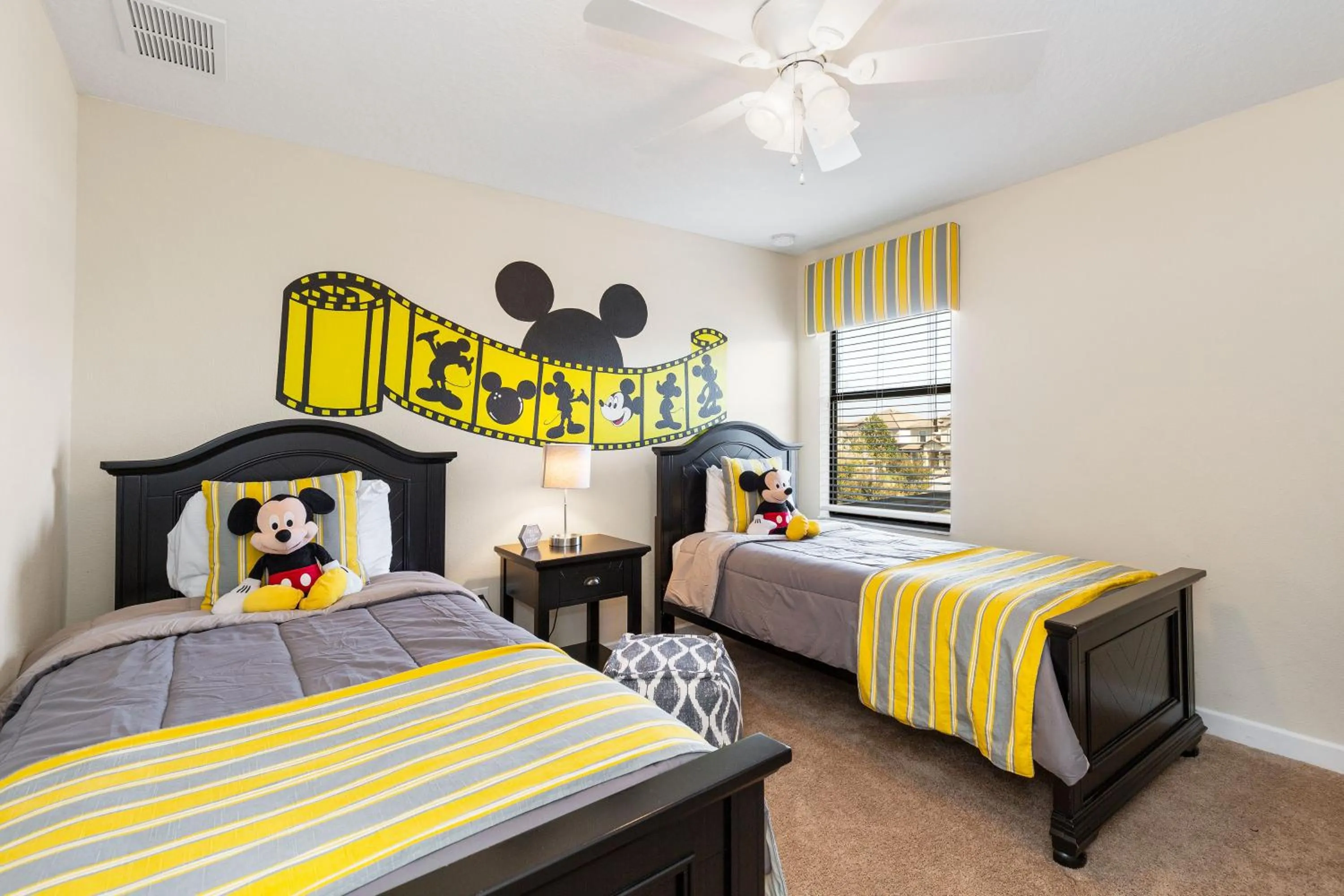 Bed in Moonlight Ridge - 5 bed ChampionsGate Resort pool home